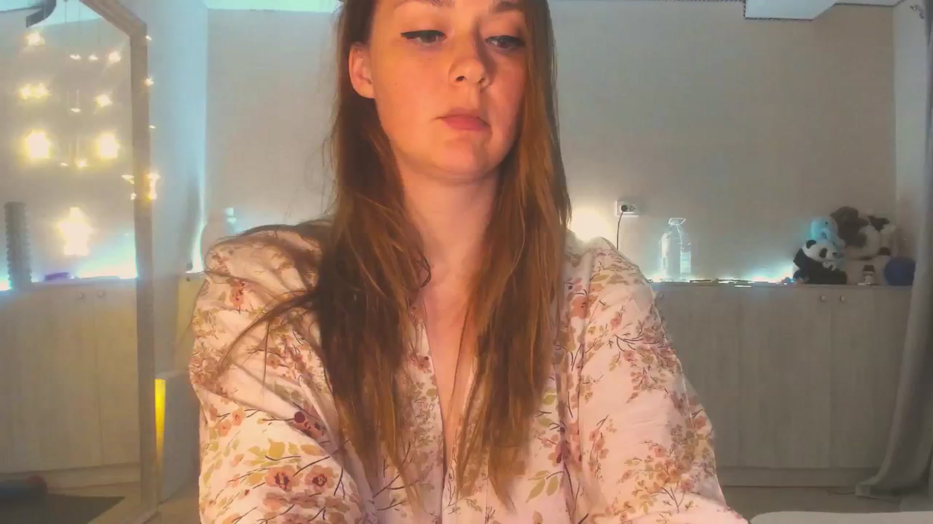 Gallery image thumbnail from Hot_Bun's myfreecams stream on, 06/09/2025, 24:37 image 18 of 20