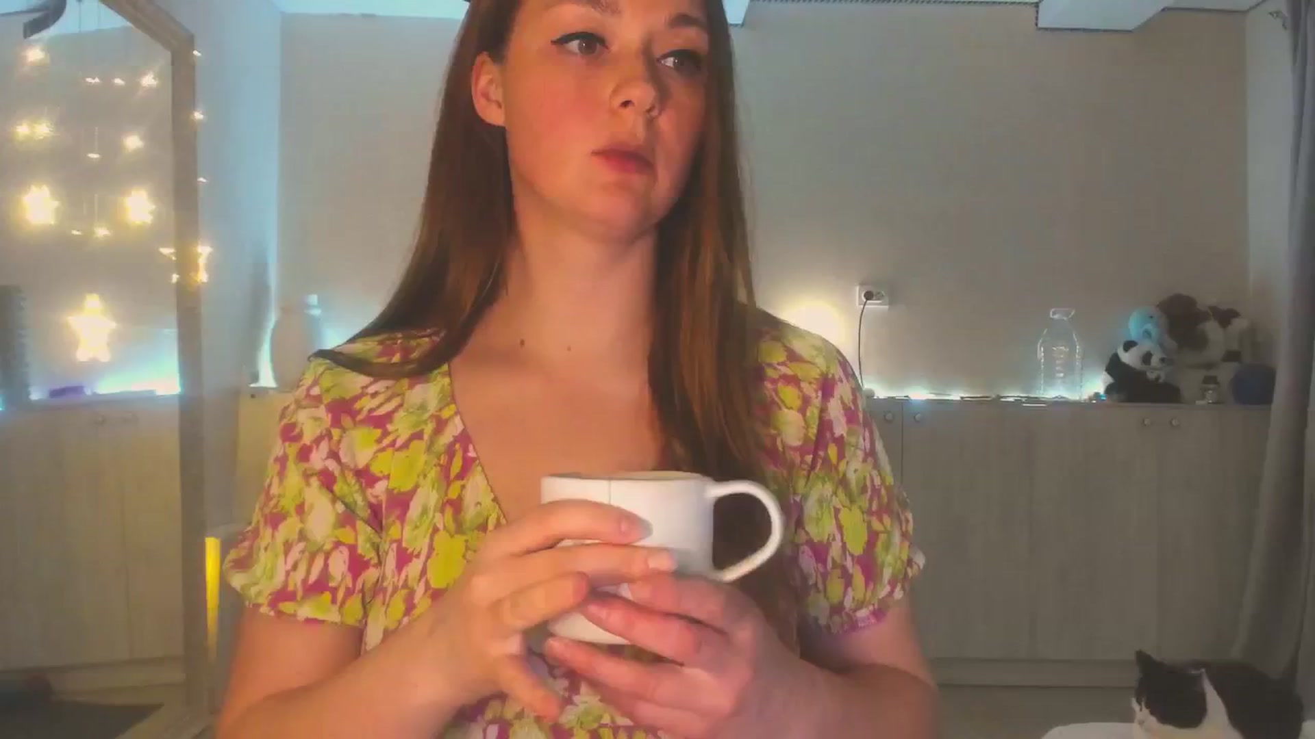 Gallery image thumbnail from Hot_Bun's myfreecams stream on, 06/09/2025, 02:03 image 1 of 20