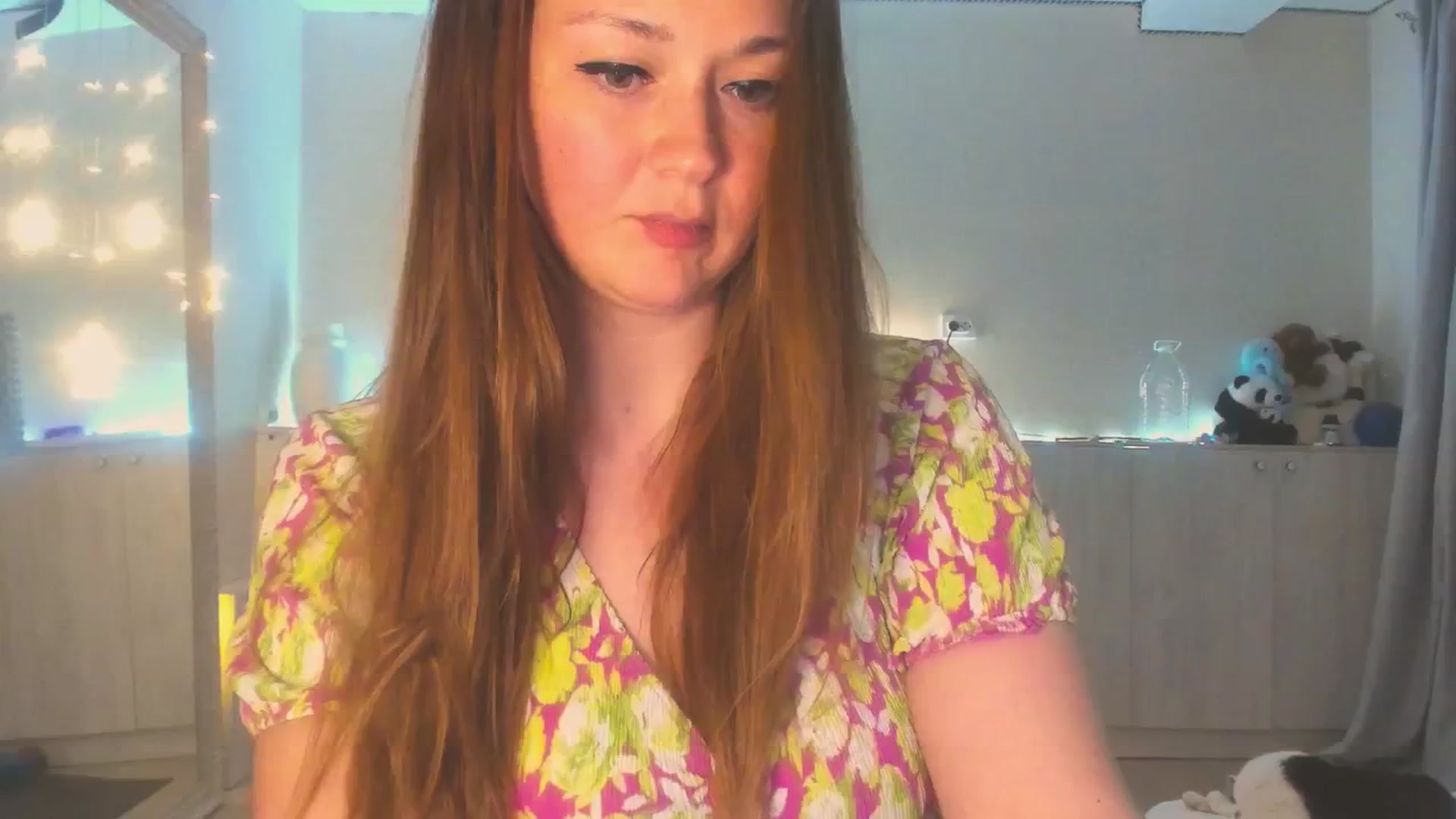 Gallery image thumbnail from Hot_Bun's myfreecams stream on, 06/09/2025, 02:03 image 16 of 20