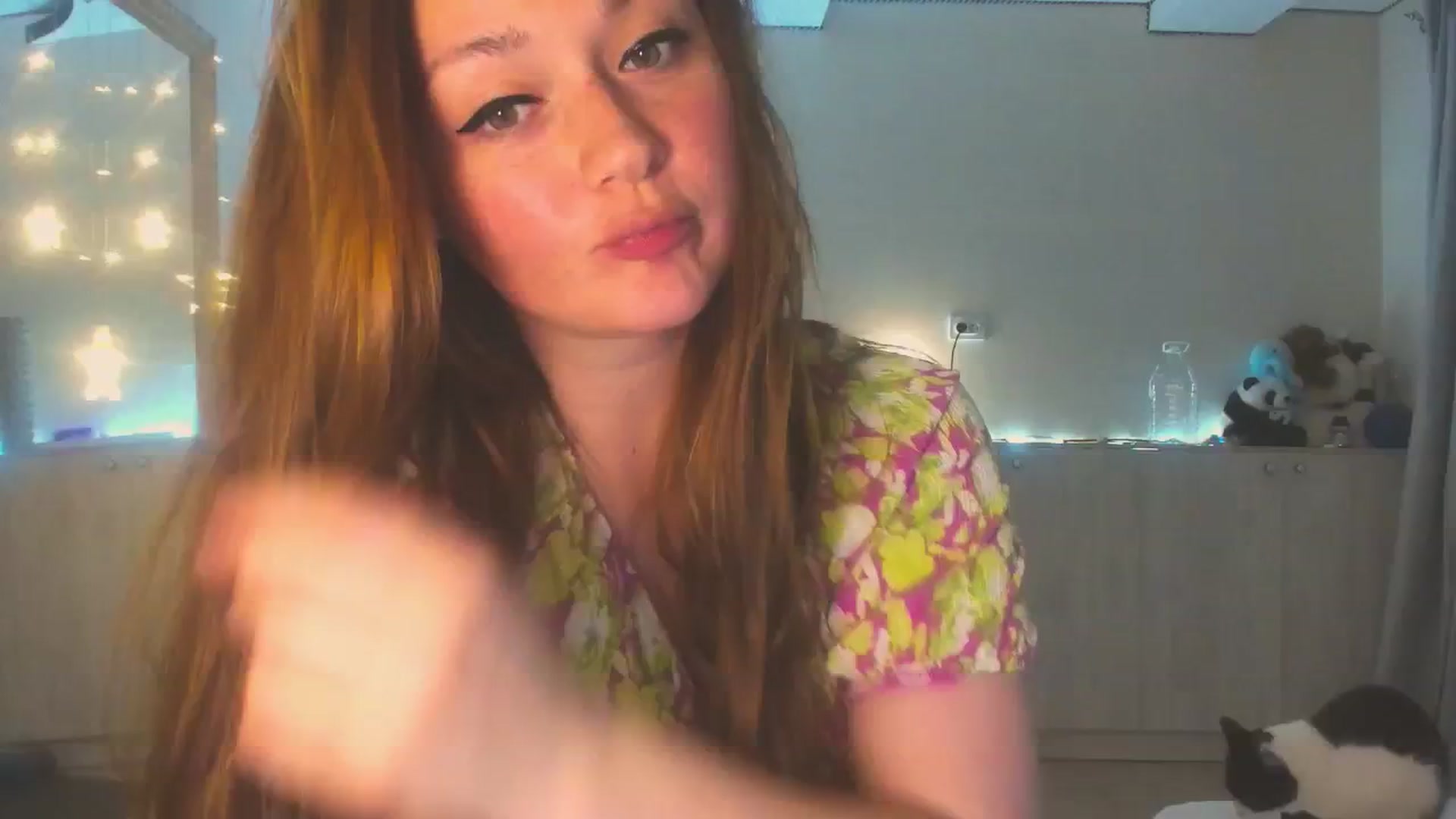 Gallery image thumbnail from Hot_Bun's myfreecams stream on, 06/09/2025, 02:03 image 6 of 20