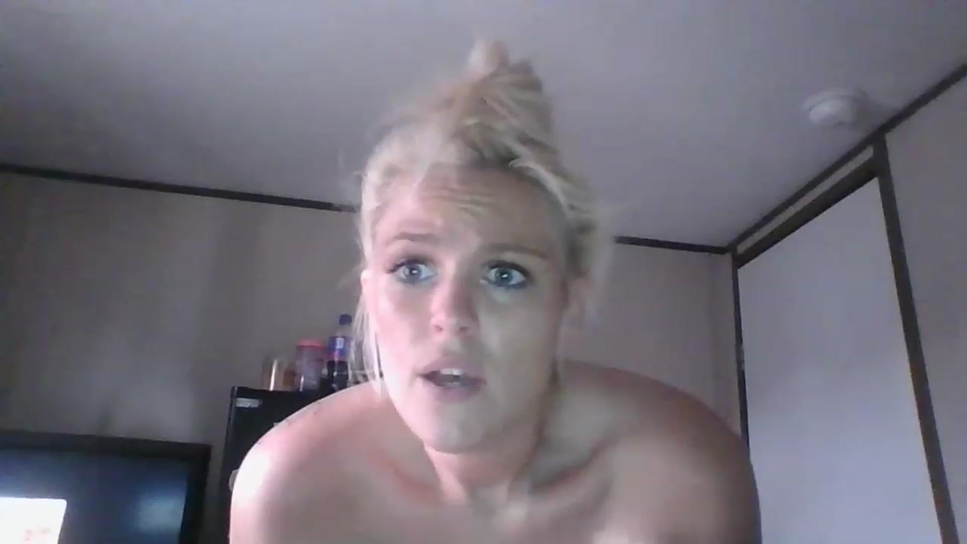 Gallery image thumbnail from Hot_HouseWife's myfreecams stream on, 05/05/2023, 14:09 image 14 of 20