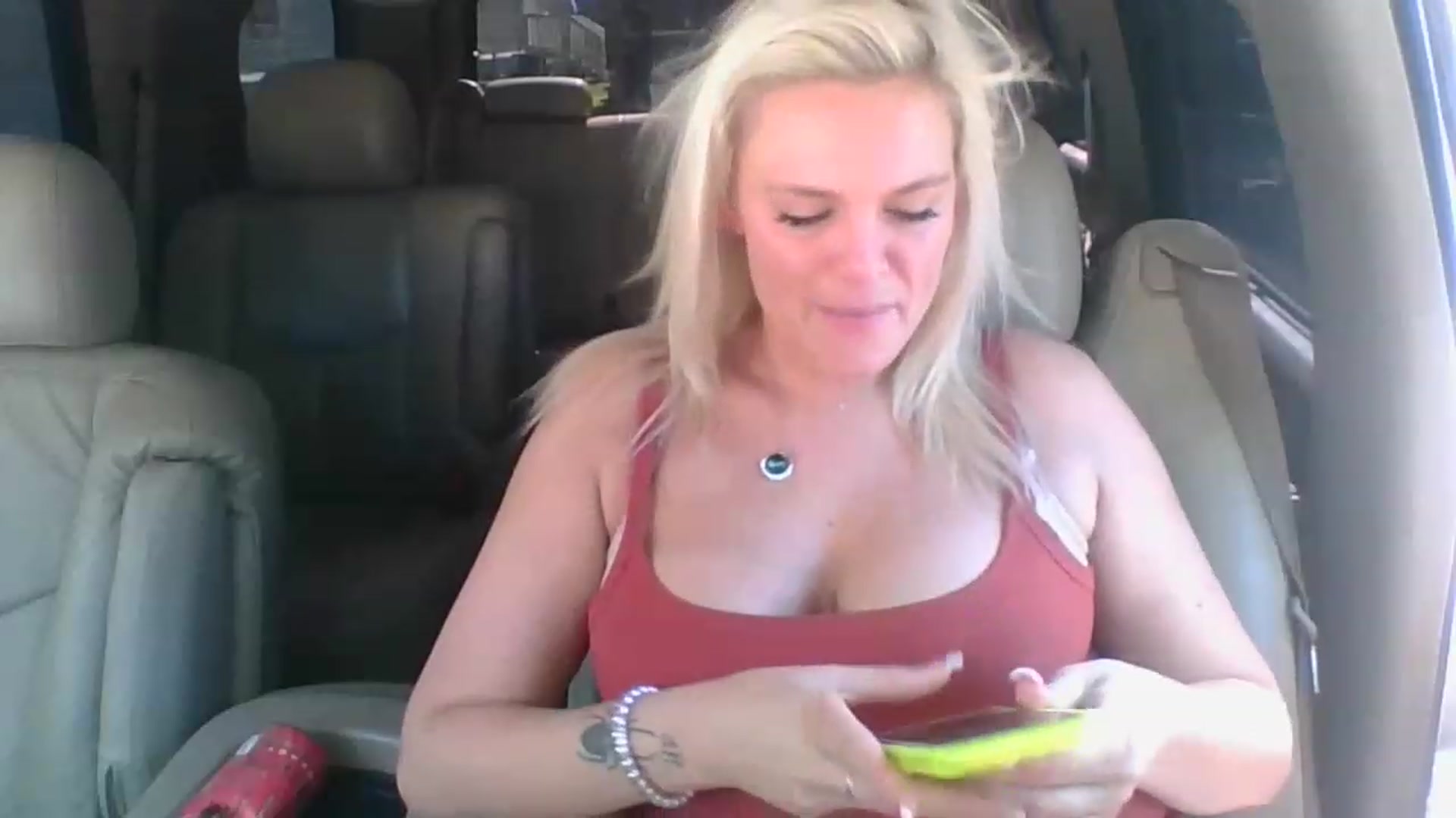 Gallery image thumbnail from Hot_HouseWife's myfreecams stream on, 05/19/2023, 15:28 image 13 of 20