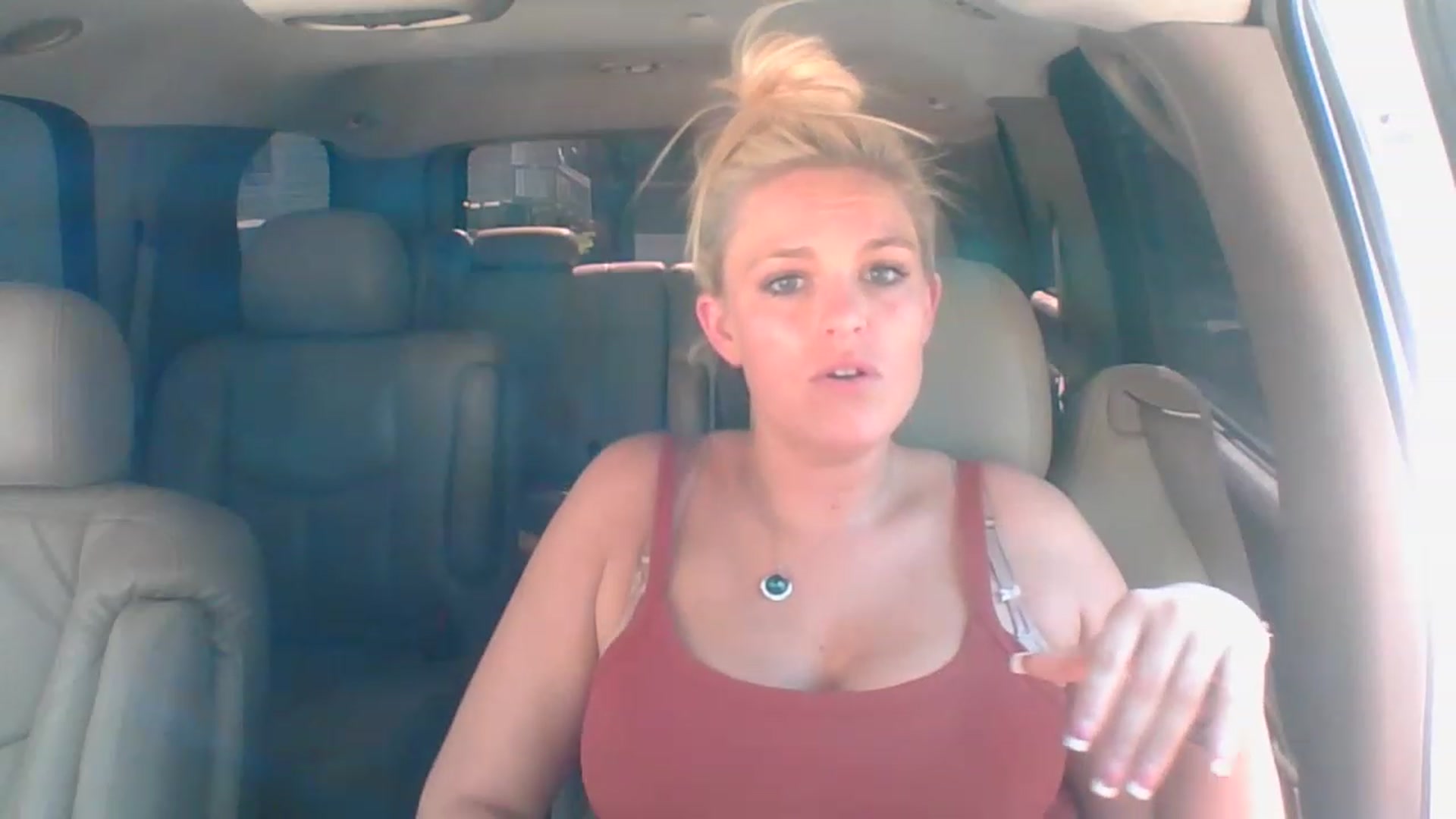 Gallery image thumbnail from Hot_HouseWife's myfreecams stream on, 05/19/2023, 15:28 image 20 of 20