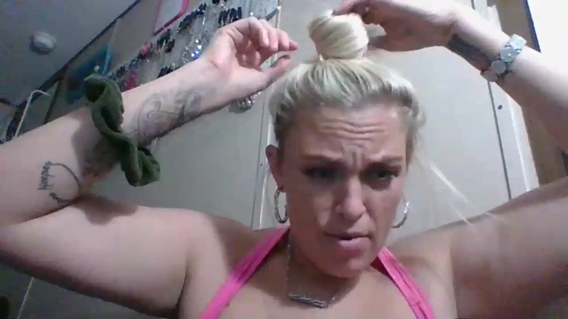 Gallery image thumbnail from Hot_HouseWife's myfreecams stream on, 05/30/2023, 10:03 image 11 of 20