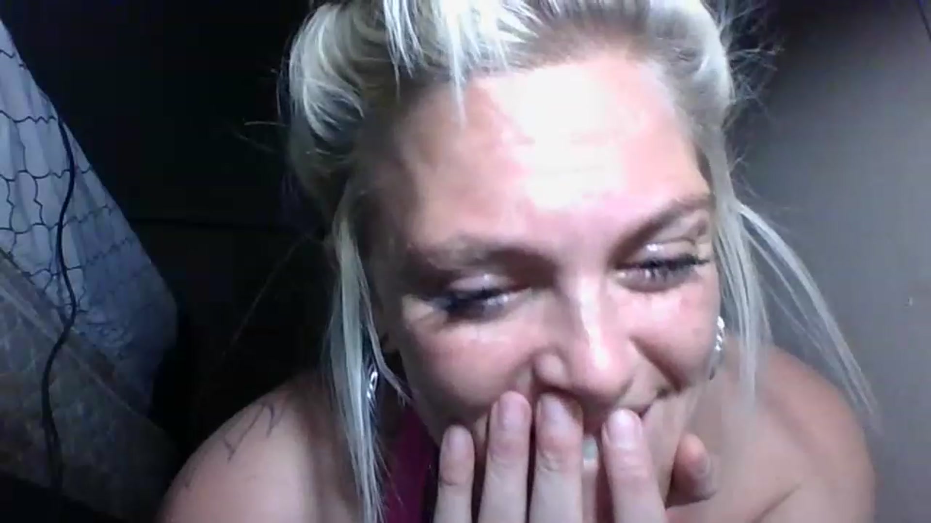 Gallery image thumbnail from Hot_HouseWife's myfreecams stream on, 05/30/2023, 10:03 image 15 of 20