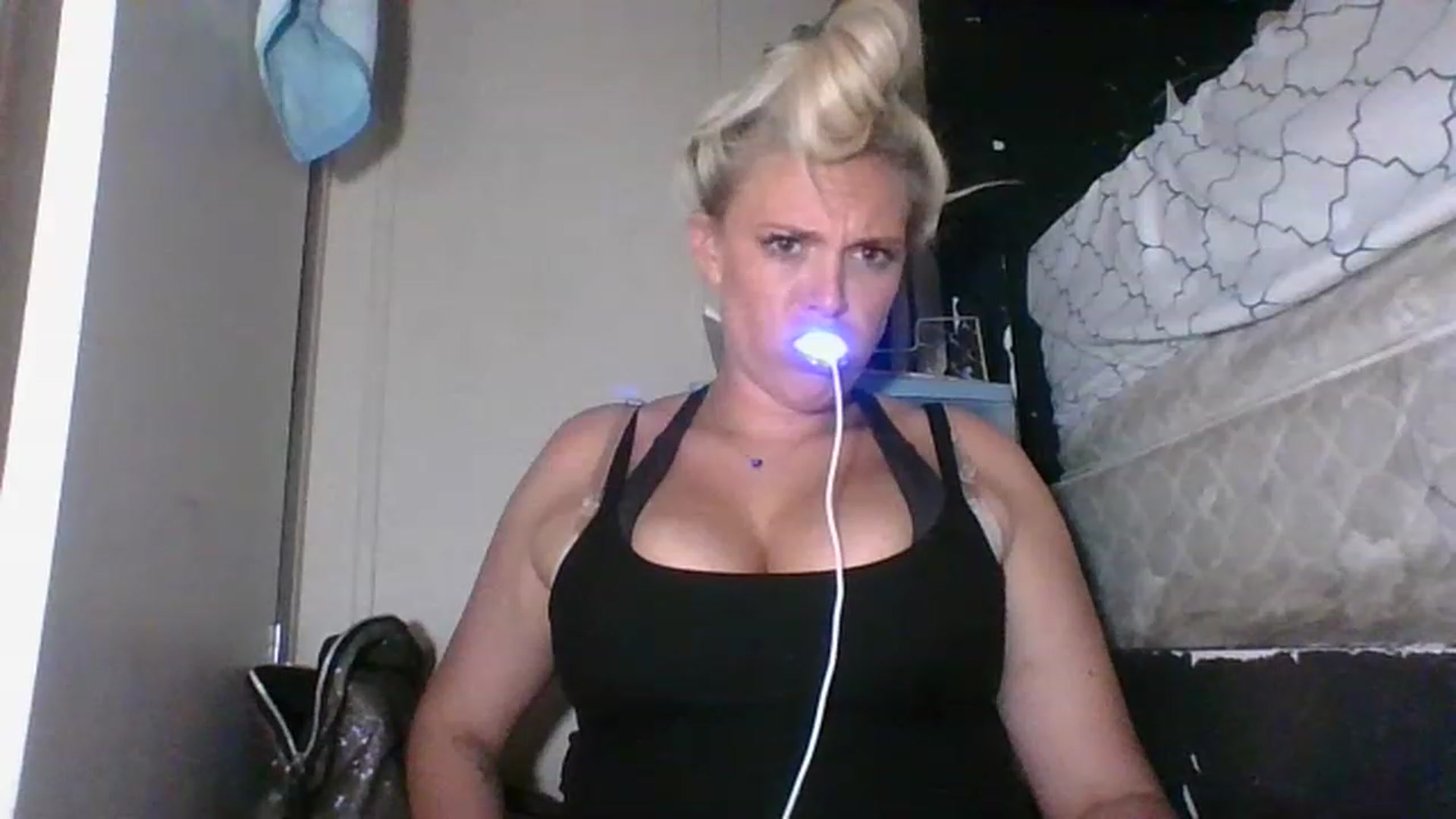 Gallery image thumbnail from Hot_HouseWife's myfreecams stream on, 05/31/2023, 09:14 image 7 of 20