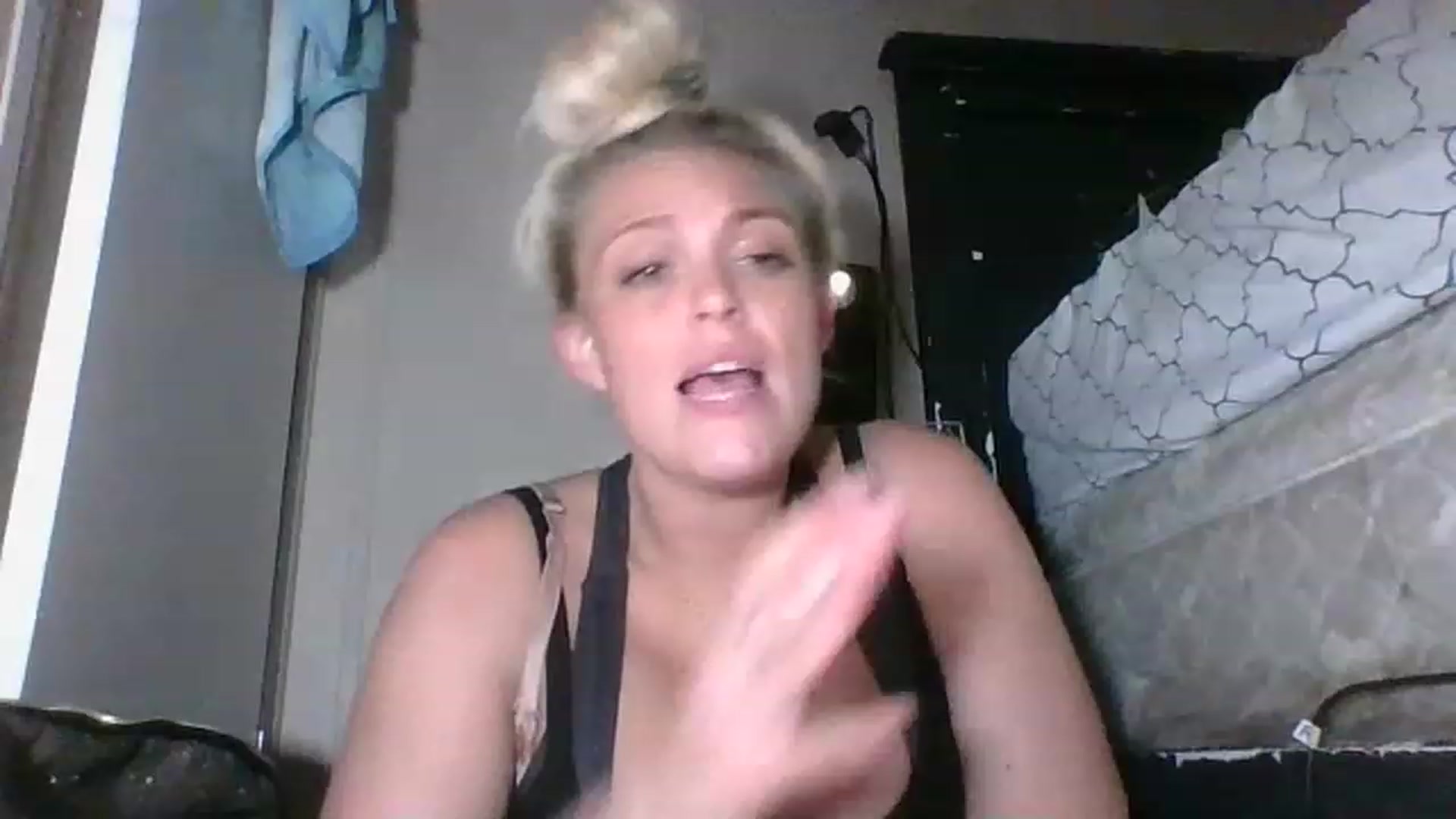 Gallery image thumbnail from Hot_HouseWife's myfreecams stream on, 05/31/2023, 09:14 image 1 of 20