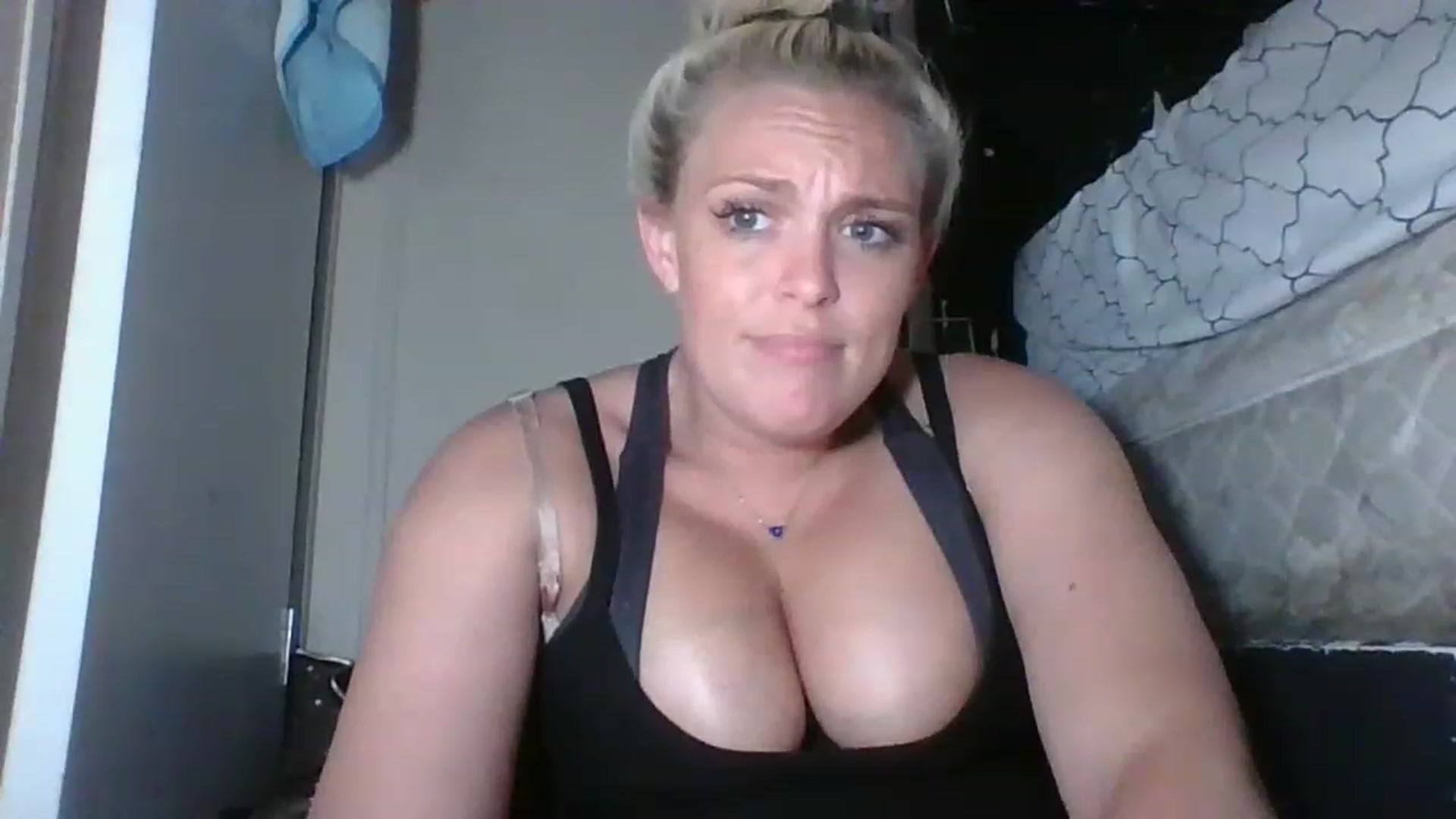 Gallery image thumbnail from Hot_HouseWife's myfreecams stream on, 05/31/2023, 09:14 image 20 of 20