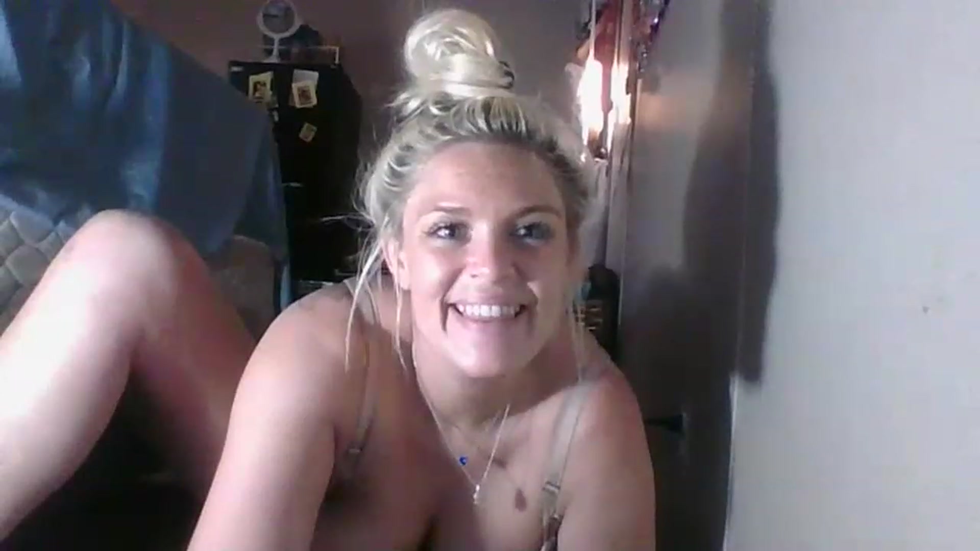 Gallery image thumbnail from Hot_HouseWife's myfreecams stream on, 06/02/2023, 12:10 image 18 of 20