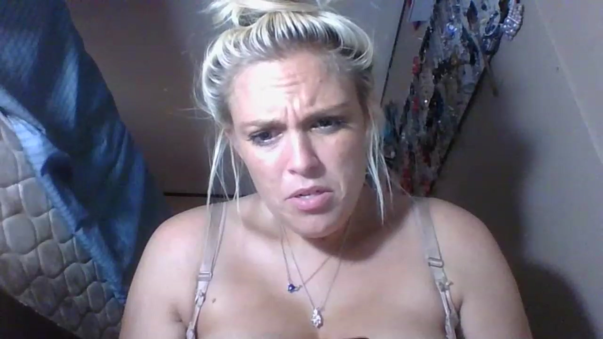 Gallery image thumbnail from Hot_HouseWife's myfreecams stream on, 06/02/2023, 12:10 image 15 of 20