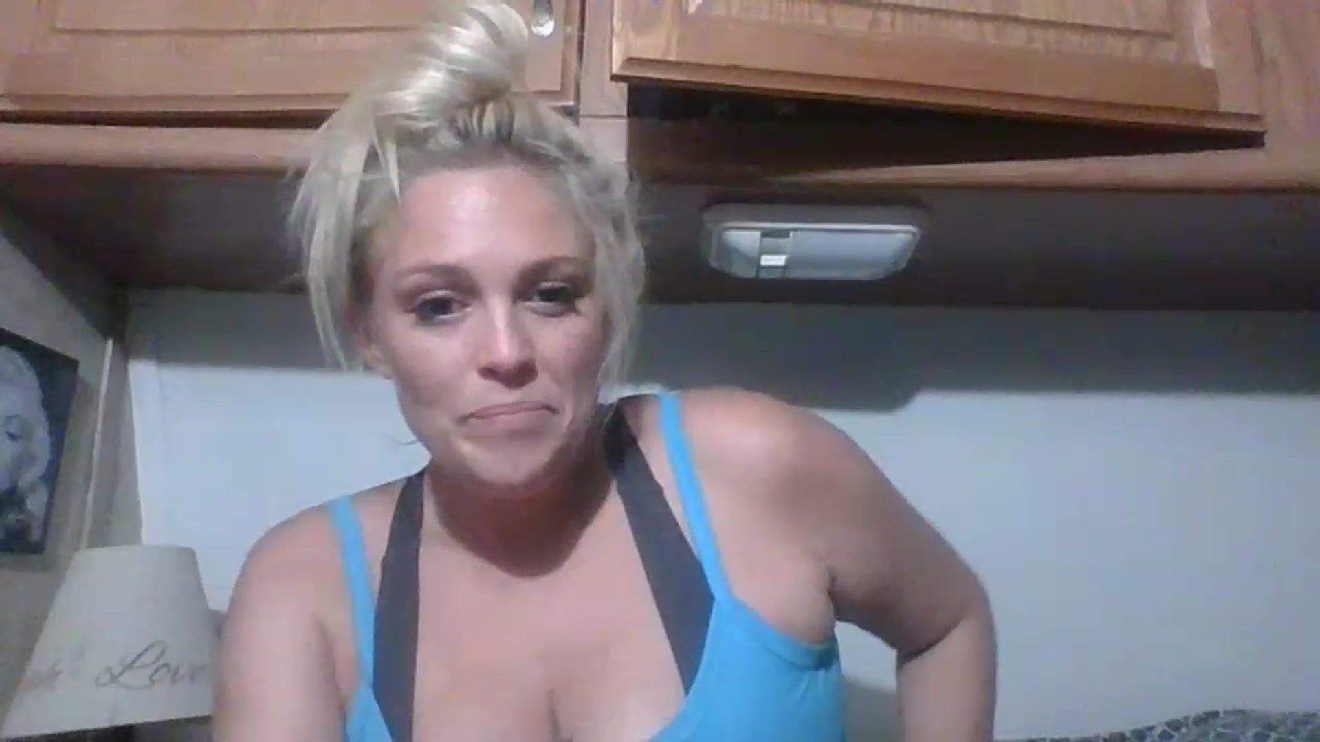 Gallery image thumbnail from Hot_HouseWife's myfreecams stream on, 06/04/2023, 12:43 image 11 of 20