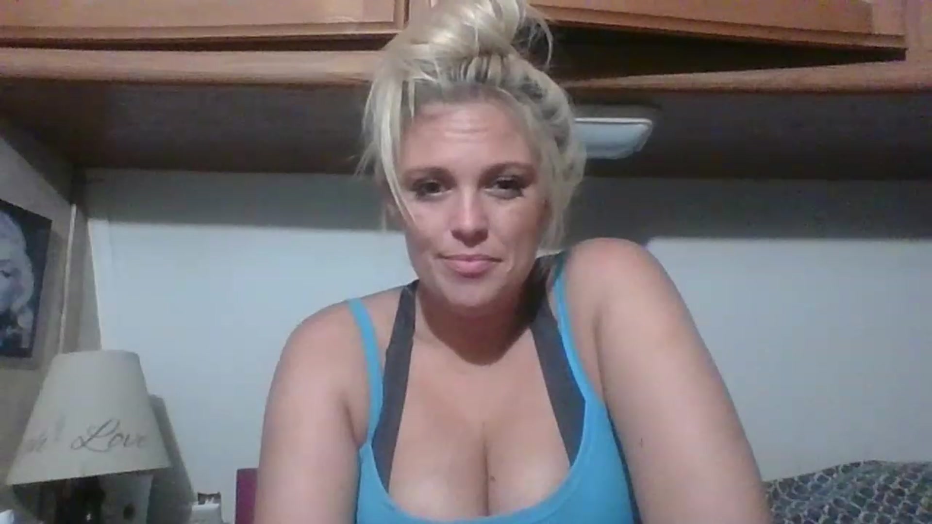 Gallery image thumbnail from Hot_HouseWife's myfreecams stream on, 06/04/2023, 12:43 image 9 of 20