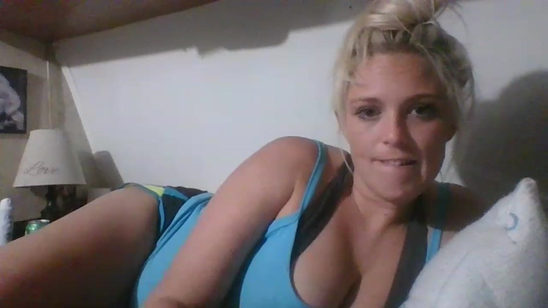 Gallery image thumbnail from Hot_HouseWife's myfreecams stream on, 06/04/2023, 12:43 image 17 of 20
