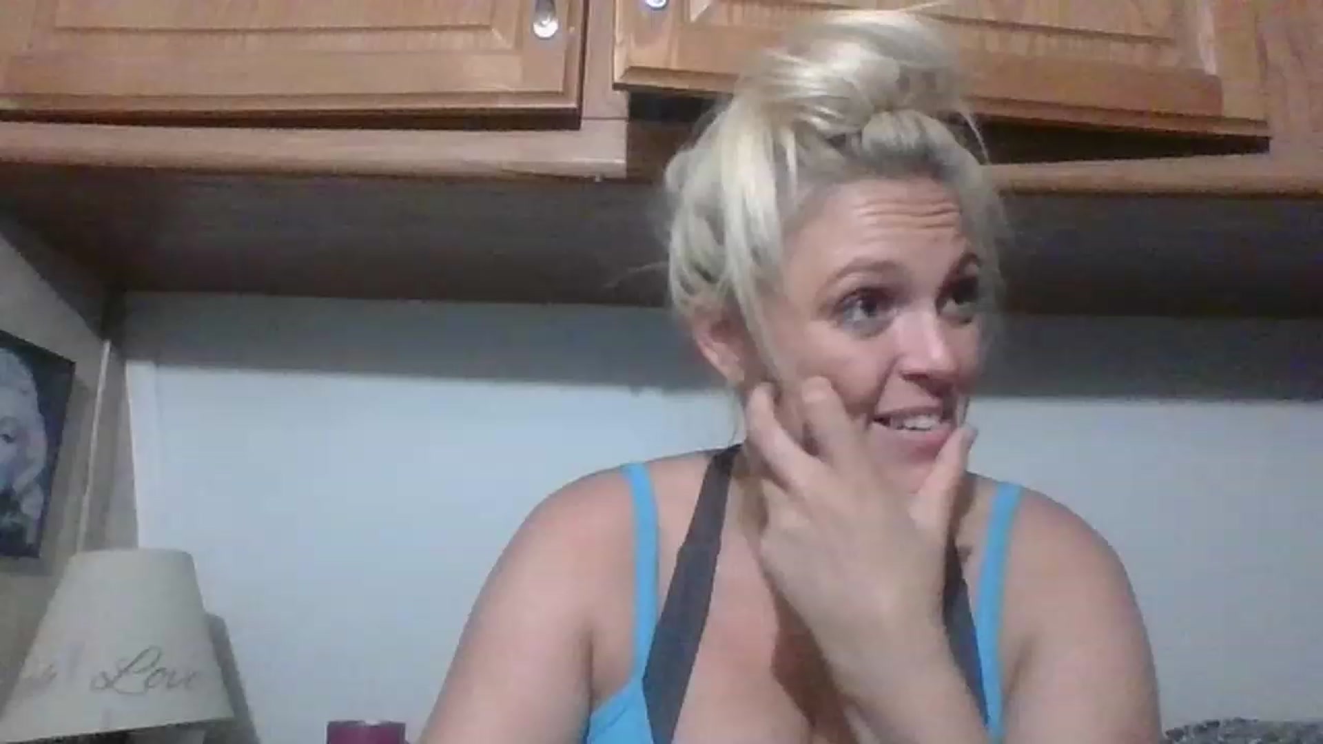 Gallery image thumbnail from Hot_HouseWife's myfreecams stream on, 06/04/2023, 12:43 image 4 of 20