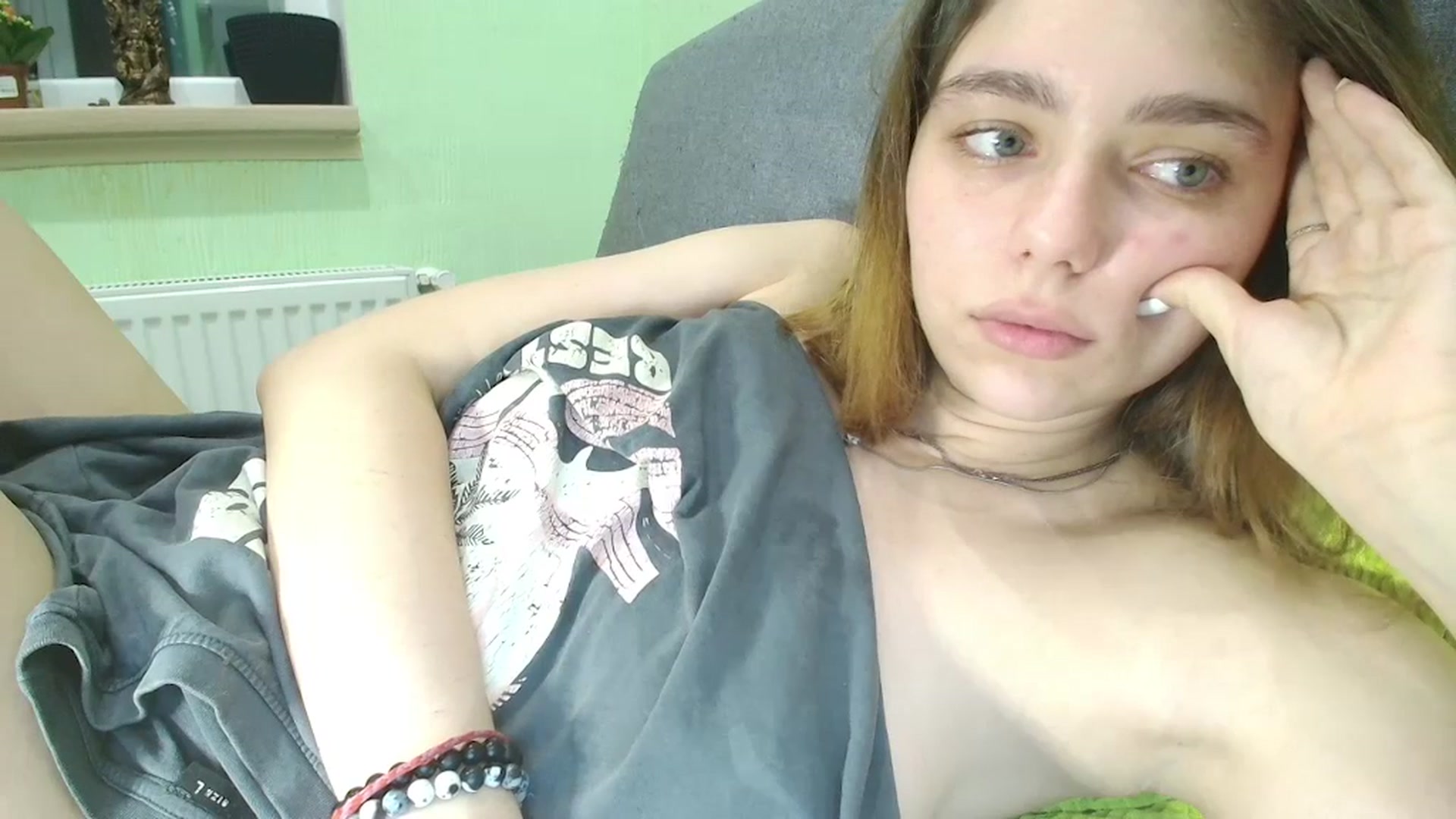 Gallery image thumbnail from Hot_Weells's myfreecams stream on, 09/16/2025, 23:22 image 13 of 20