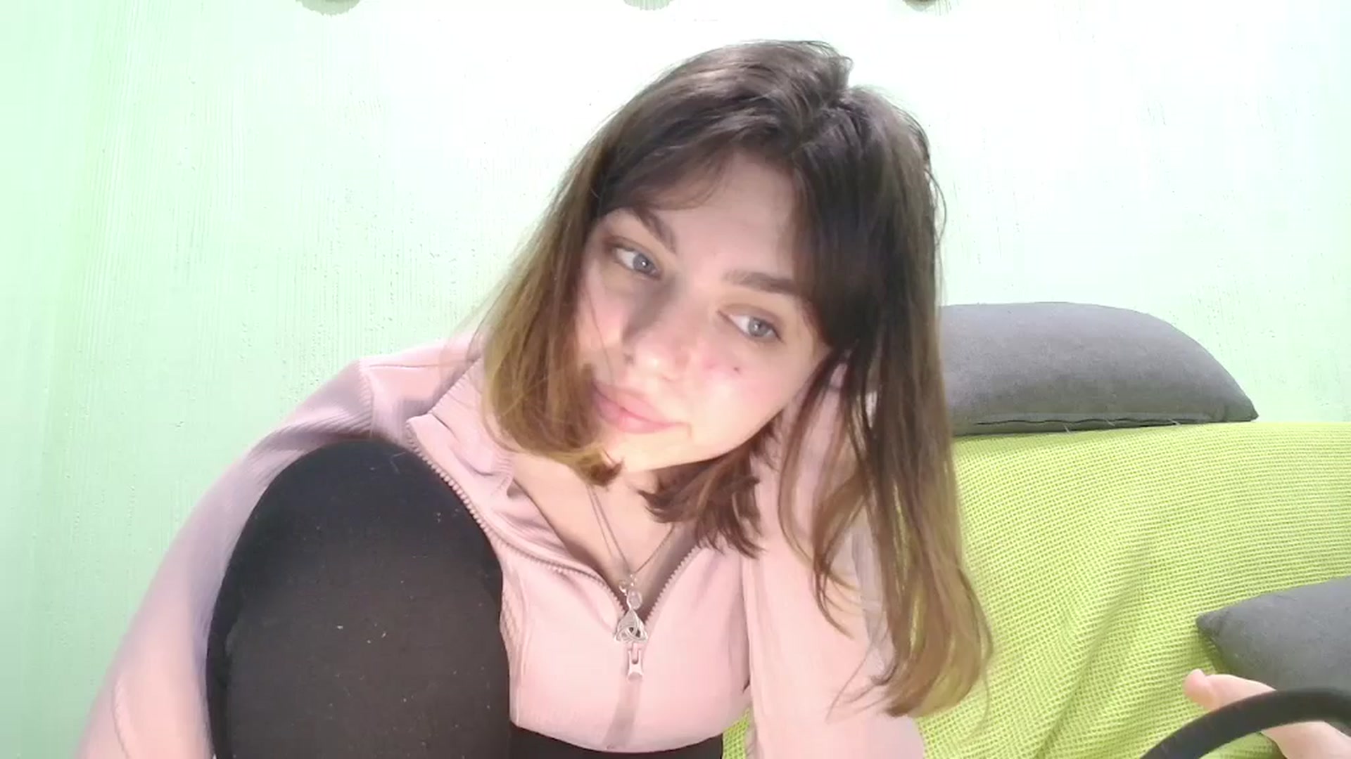 Gallery image thumbnail from Hot_Weells's myfreecams stream on, 09/19/2025, 18:32 image 8 of 20