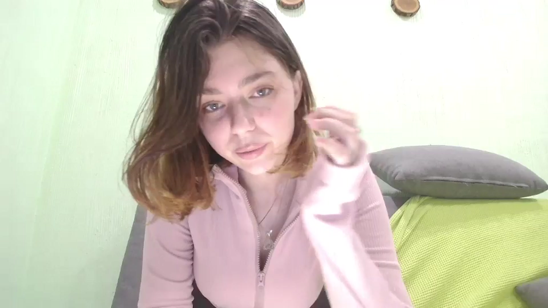 Gallery image thumbnail from Hot_Weells's myfreecams stream on, 09/19/2025, 19:22 image 8 of 20