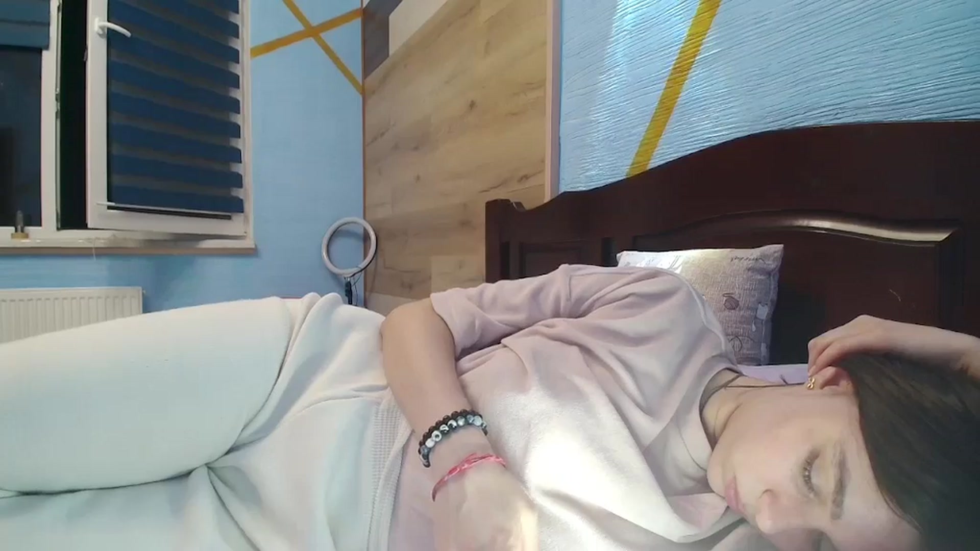 Gallery image thumbnail from Hot_Weells's myfreecams stream on, 09/24/2025, 18:15 image 2 of 20