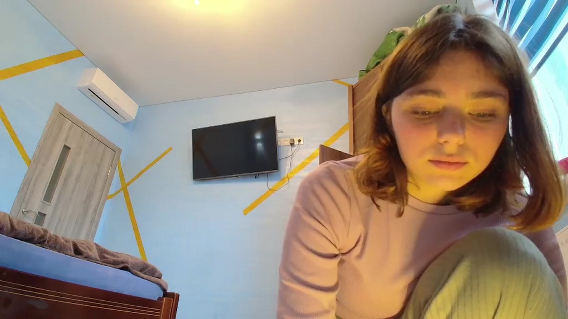 Gallery image thumbnail from Hot_Weells's myfreecams stream on, 10/04/2025, 11:05 image 3 of 20