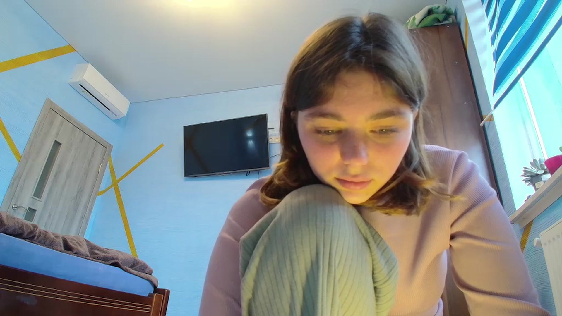 Gallery image thumbnail from Hot_Weells's myfreecams stream on, 10/04/2025, 11:05 image 2 of 20