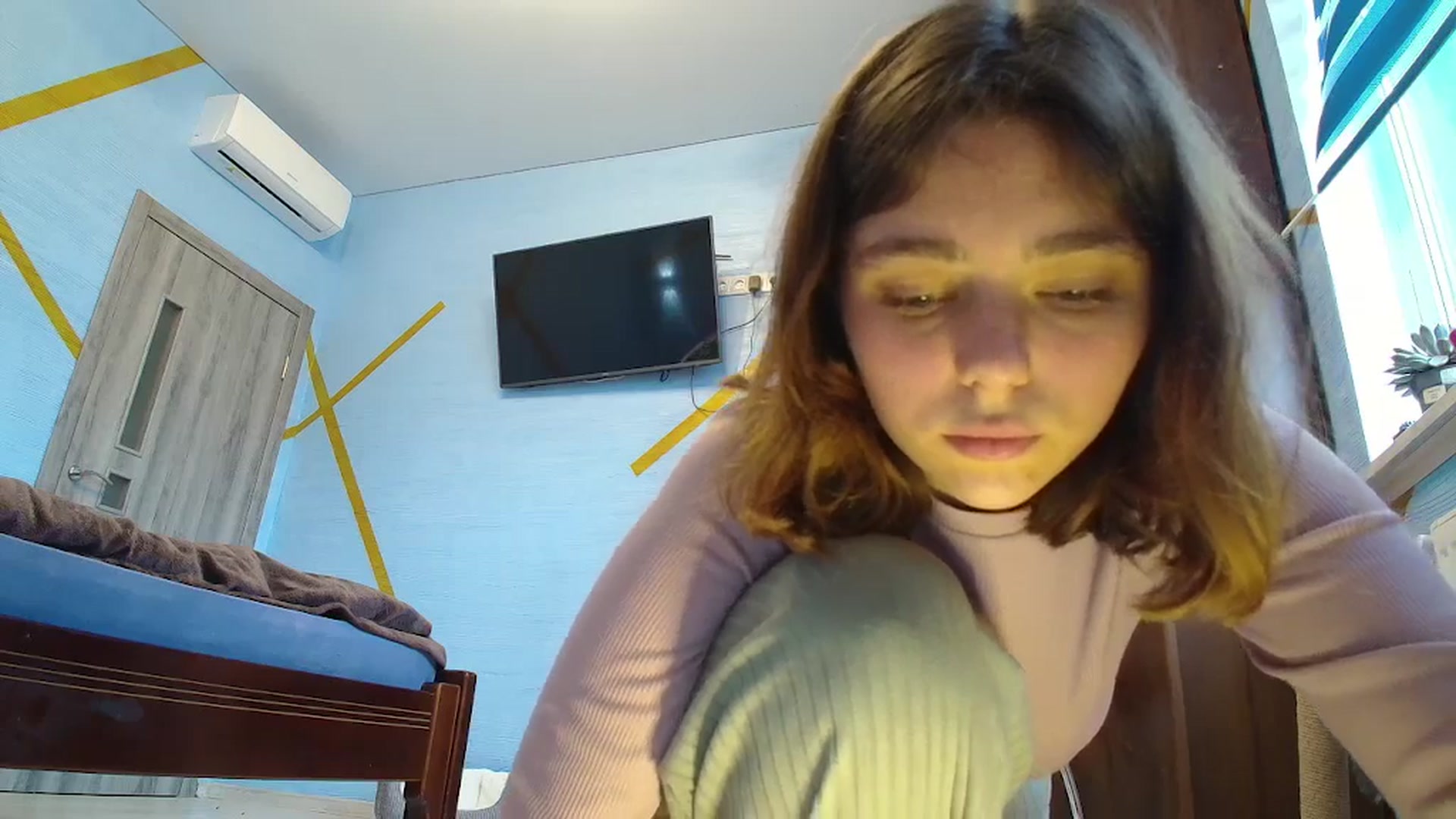 Gallery image thumbnail from Hot_Weells's myfreecams stream on, 10/04/2025, 11:05 image 13 of 20