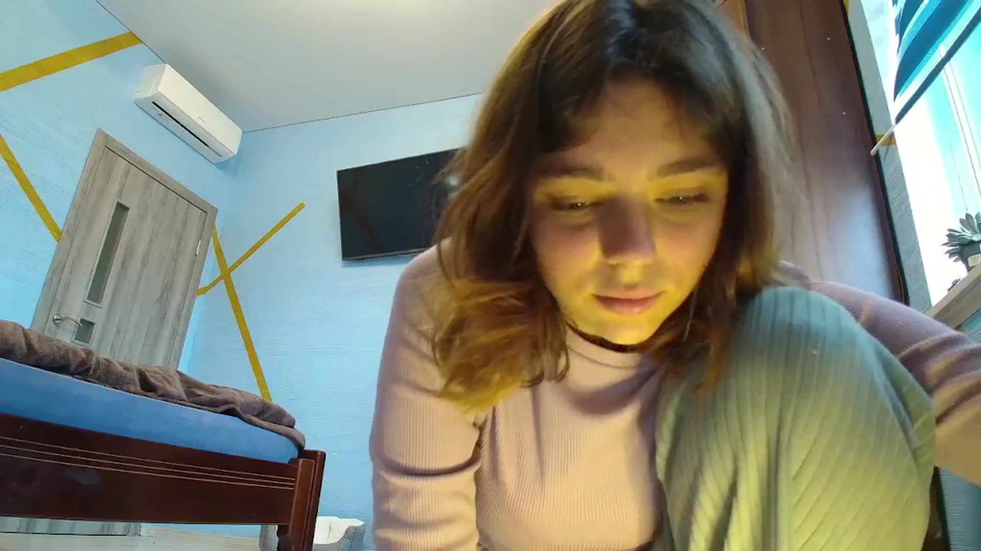 Gallery image thumbnail from Hot_Weells's myfreecams stream on, 10/04/2025, 11:05 image 10 of 20