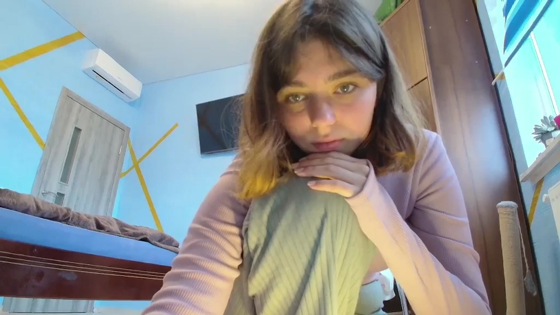Gallery image thumbnail from Hot_Weells's myfreecams stream on, 10/04/2025, 11:18 image 13 of 20