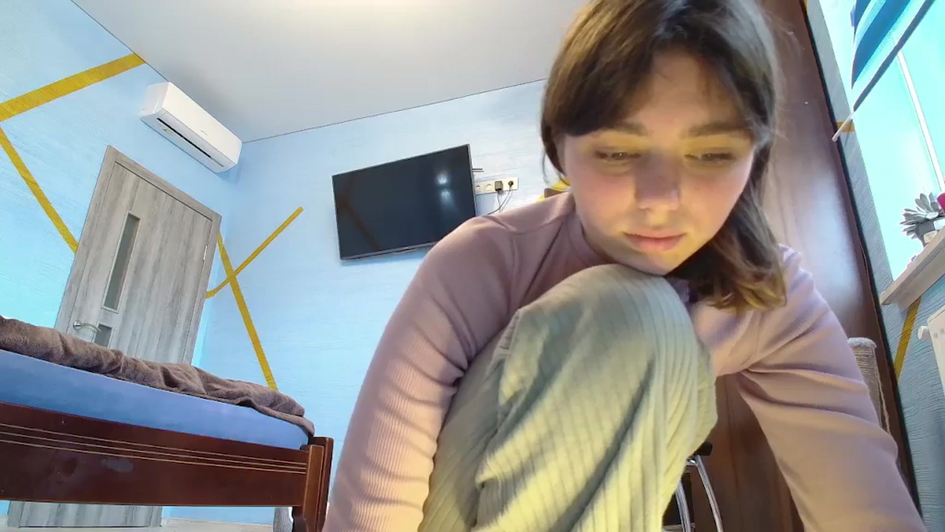 Gallery image thumbnail from Hot_Weells's myfreecams stream on, 10/04/2025, 11:18 image 15 of 20