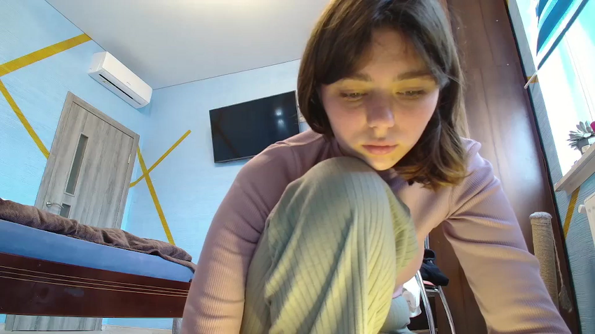 Gallery image thumbnail from Hot_Weells's myfreecams stream on, 10/04/2025, 11:18 image 18 of 20