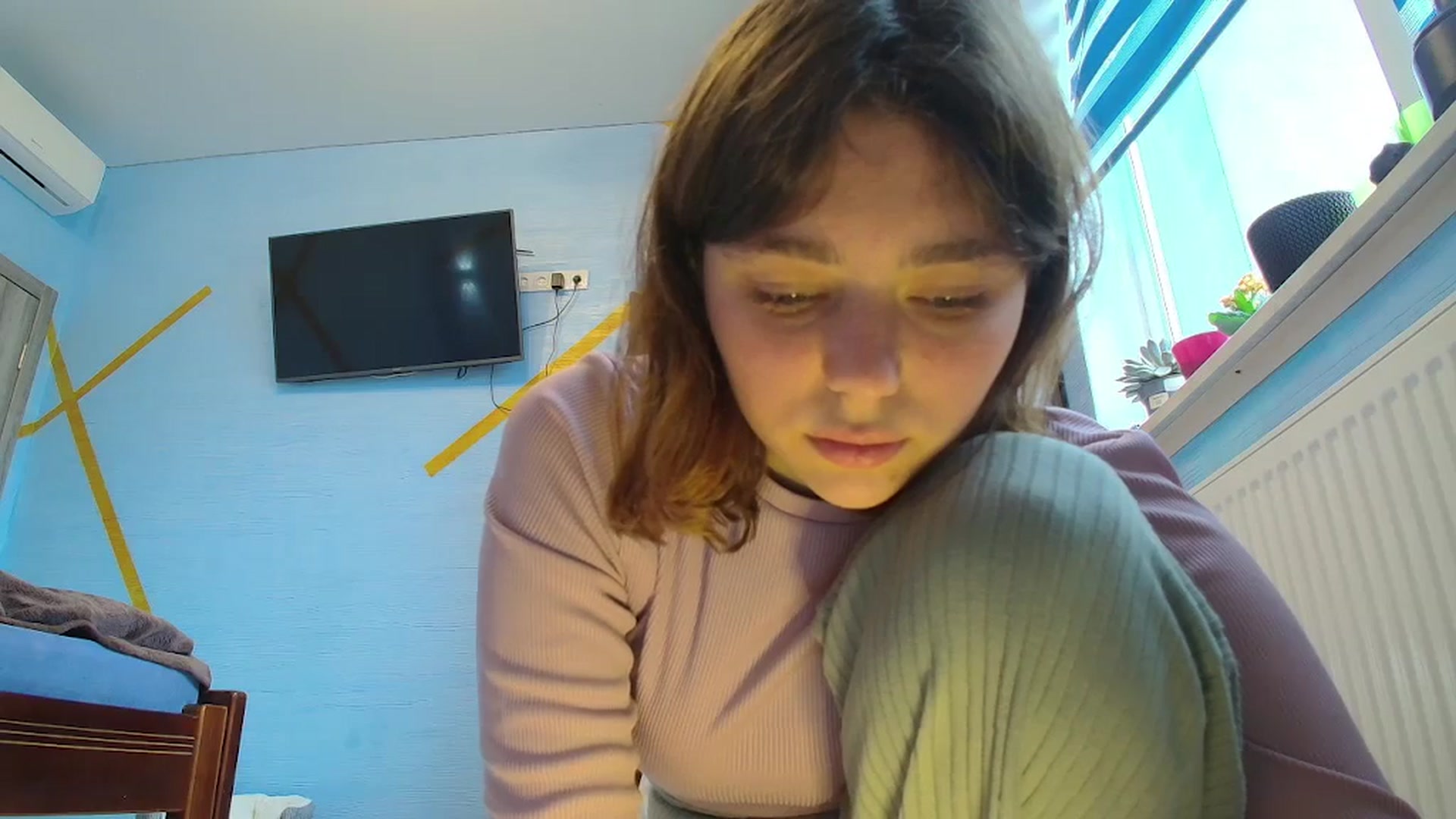 Gallery image thumbnail from Hot_Weells's myfreecams stream on, 10/04/2025, 11:18 image 2 of 20