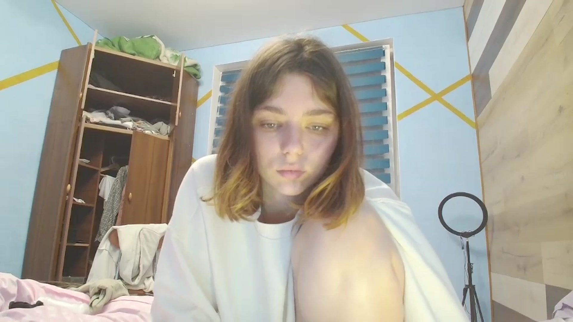 Gallery image thumbnail from Hot_Weells's myfreecams stream on, 10/05/2025, 16:13 image 11 of 20