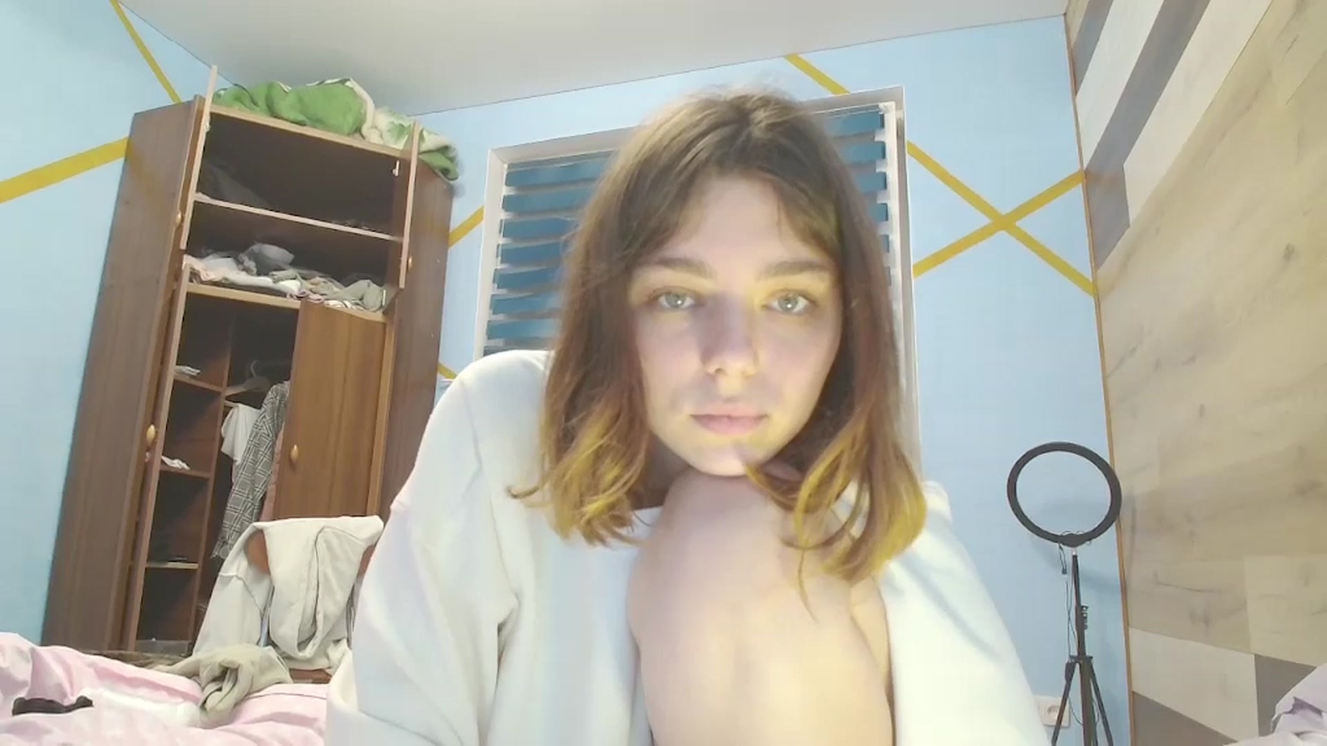 Gallery image thumbnail from Hot_Weells's myfreecams stream on, 10/05/2025, 16:13 image 12 of 20