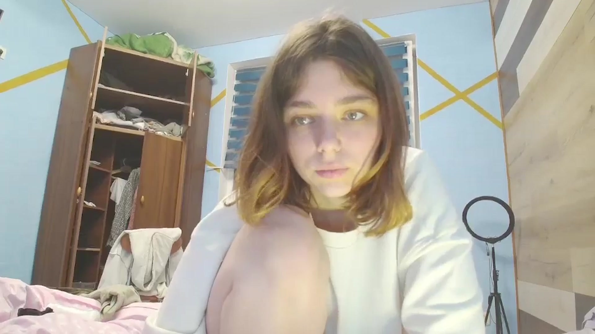 Gallery image thumbnail from Hot_Weells's myfreecams stream on, 10/05/2025, 16:13 image 6 of 20