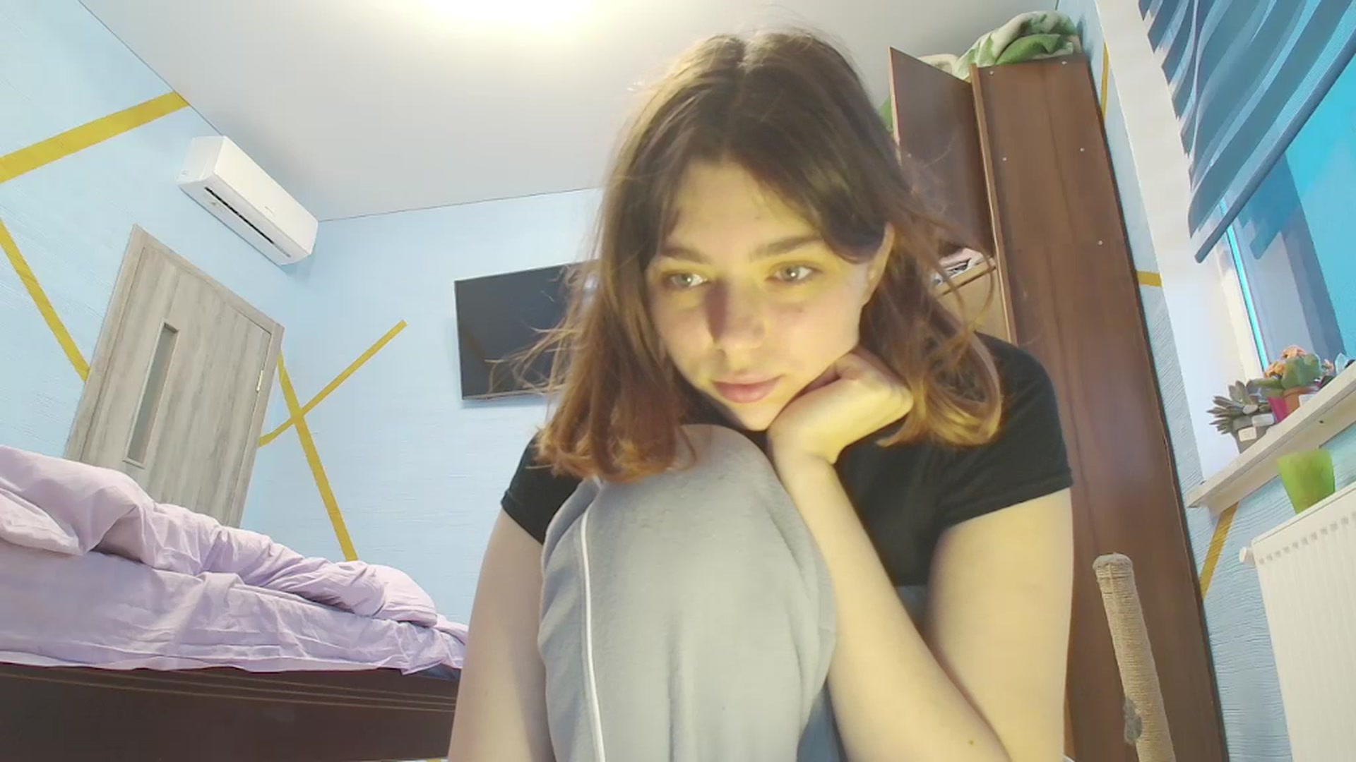Gallery image thumbnail from Hot_Weells's myfreecams stream on, 10/13/2025, 15:16 image 18 of 20