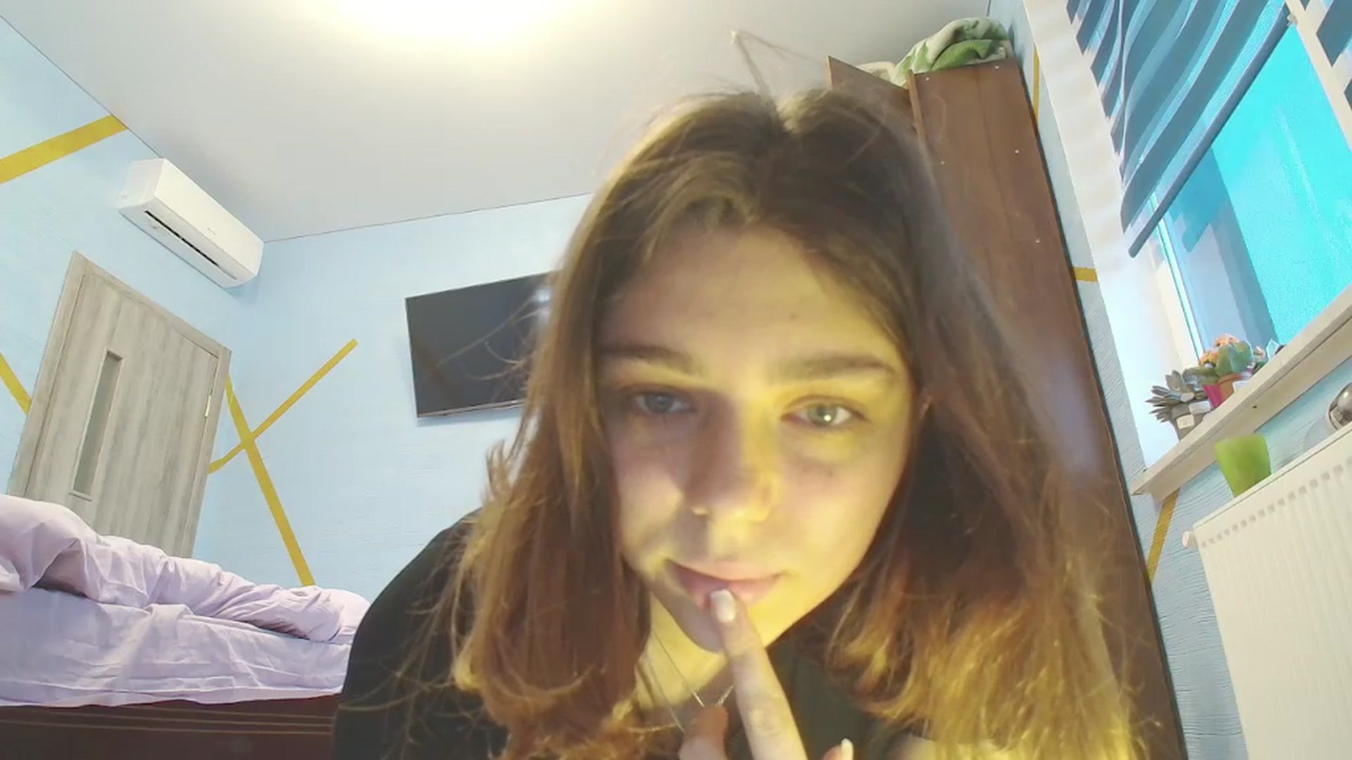 Gallery image thumbnail from Hot_Weells's myfreecams stream on, 10/13/2025, 15:16 image 8 of 20