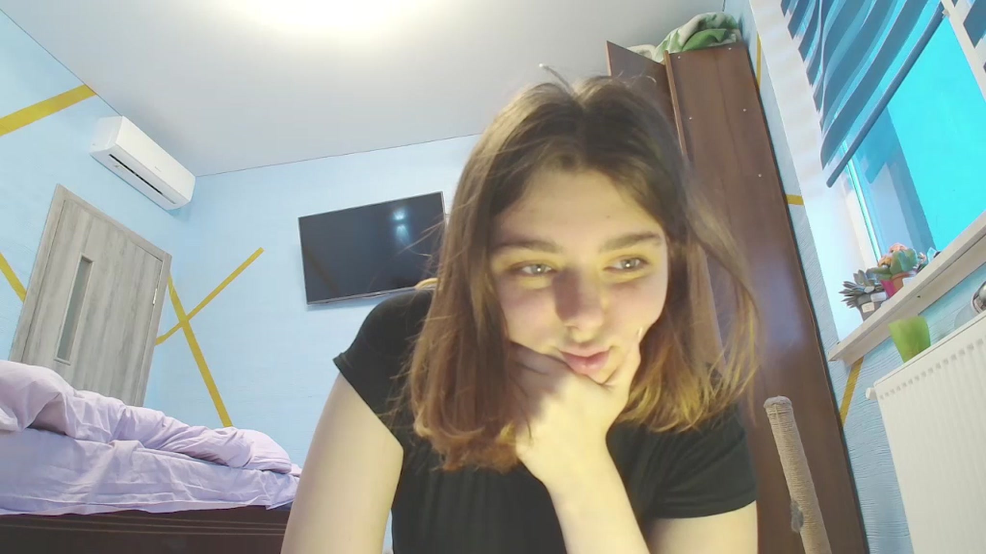 Gallery image thumbnail from Hot_Weells's myfreecams stream on, 10/13/2025, 15:16 image 7 of 20