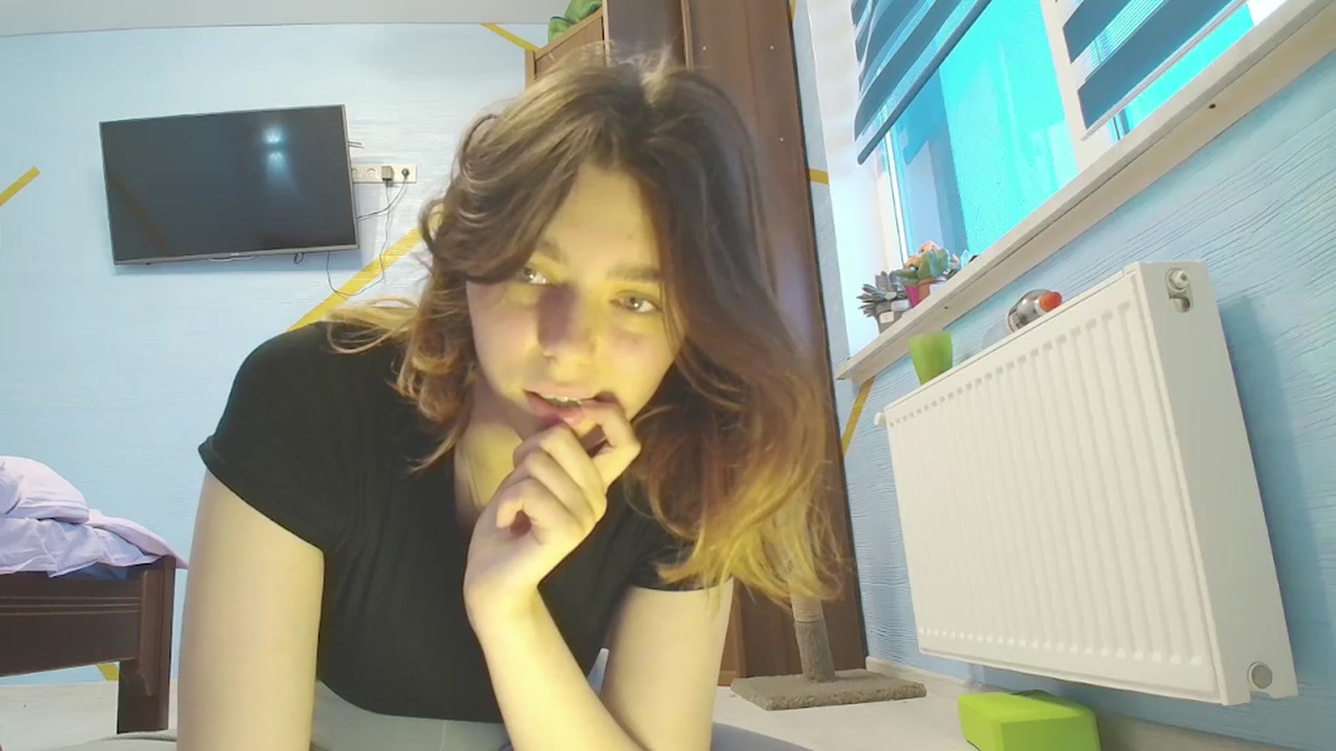 Gallery image thumbnail from Hot_Weells's myfreecams stream on, 10/13/2025, 15:16 image 4 of 20