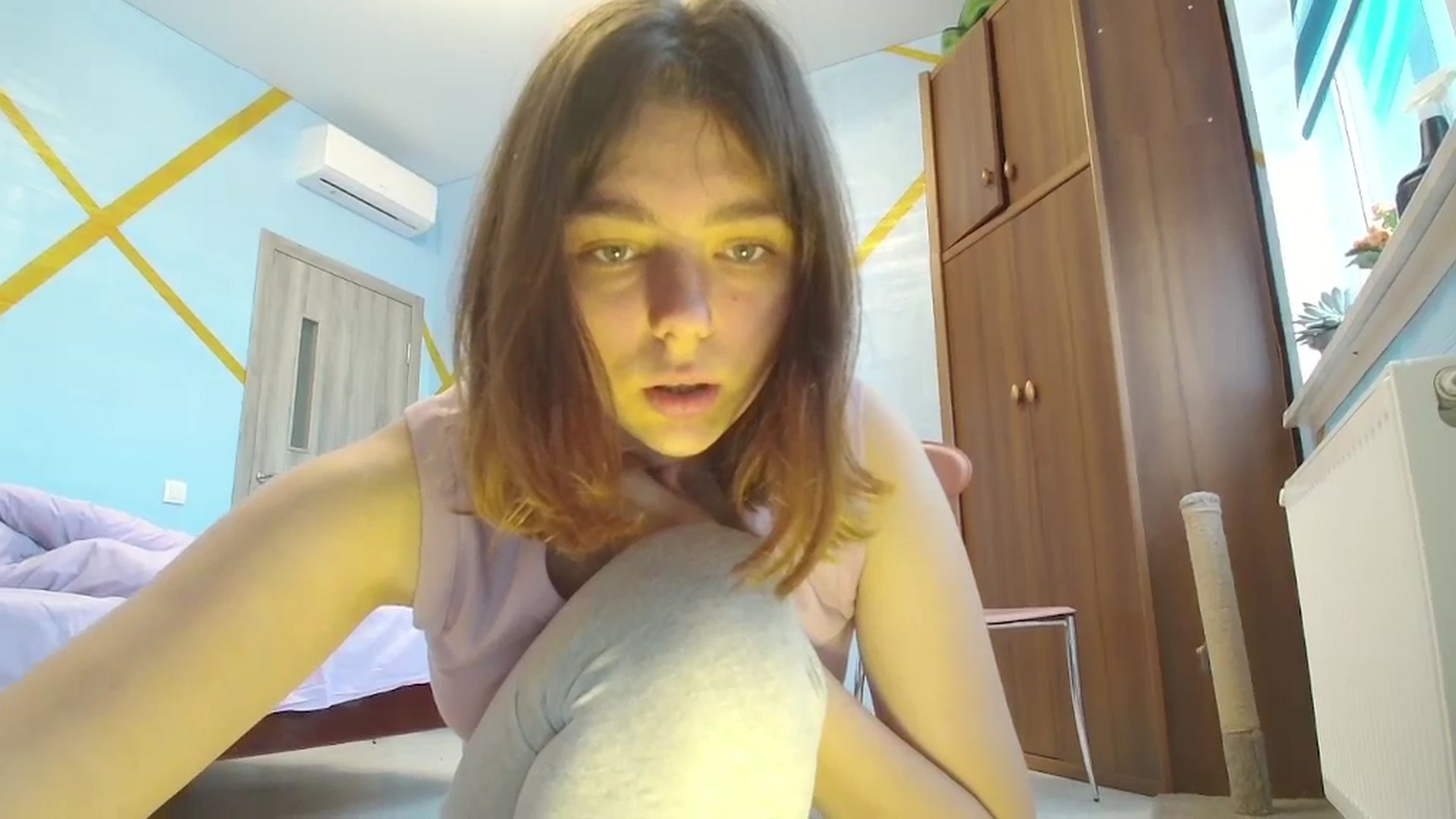 Gallery image thumbnail from Hot_Weells's myfreecams stream on, 10/18/2025, 13:26 image 13 of 20