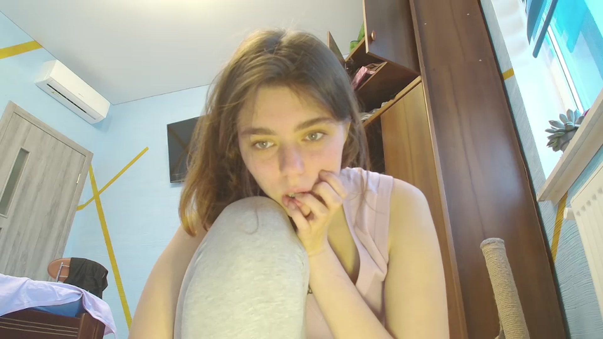 Gallery image thumbnail from Hot_Weells's myfreecams stream on, 10/19/2025, 14:42 image 10 of 20