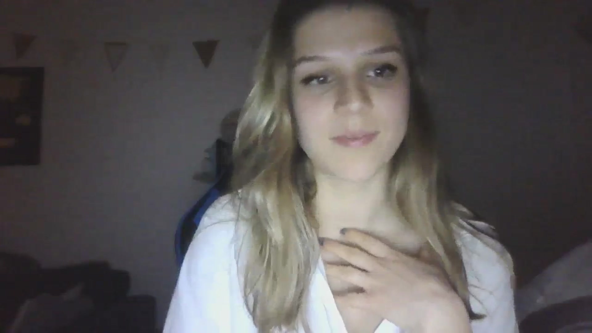 Gallery image thumbnail from Hot_kitty19's myfreecams stream on, 01/08/2024, 02:00 image 19 of 20
