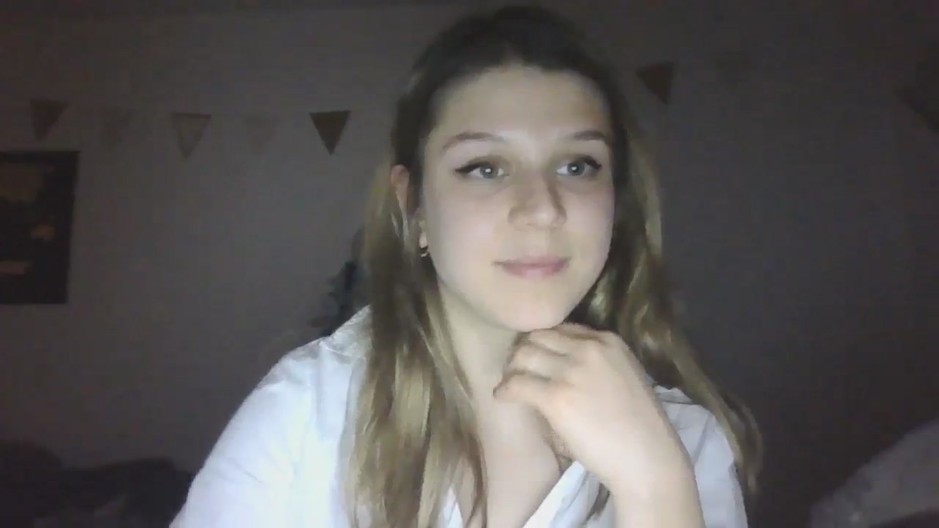 Gallery image thumbnail from Hot_kitty19's myfreecams stream on, 01/08/2024, 02:00 image 5 of 20