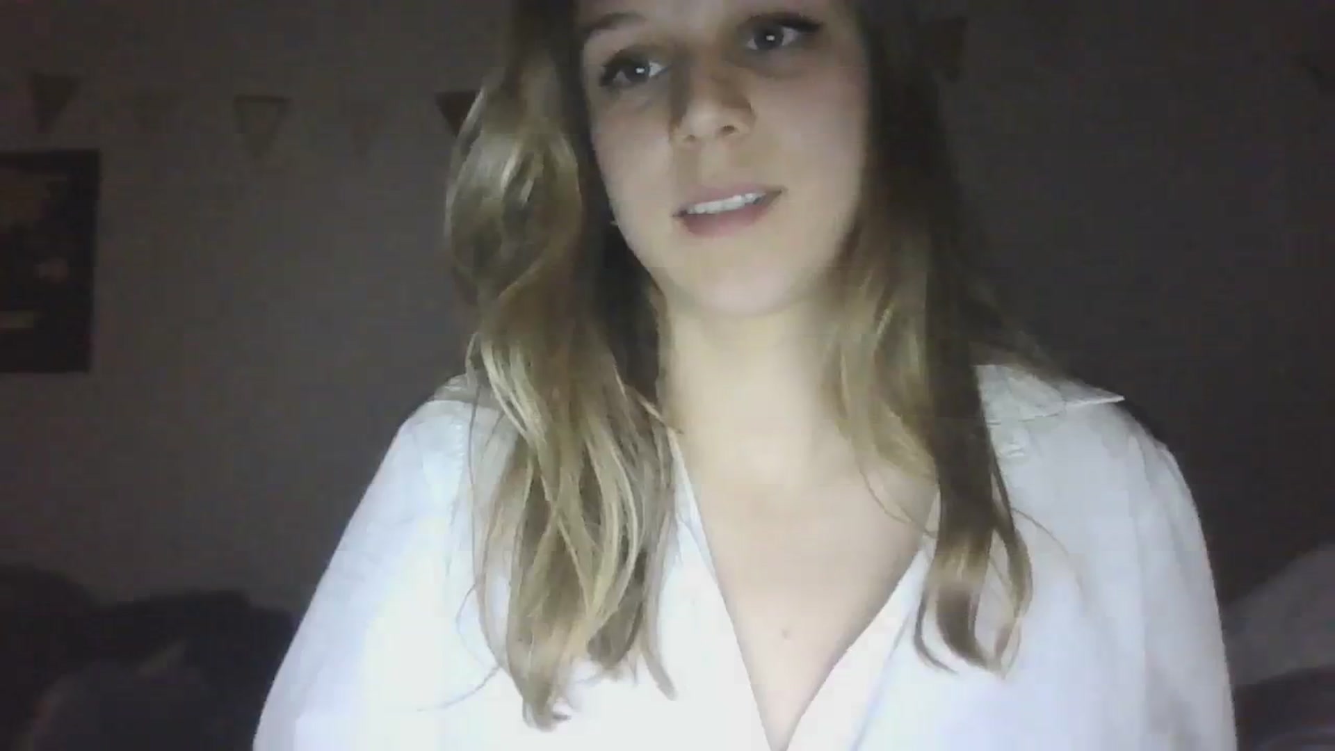 Gallery image thumbnail from Hot_kitty19's myfreecams stream on, 01/08/2024, 02:00 image 18 of 20
