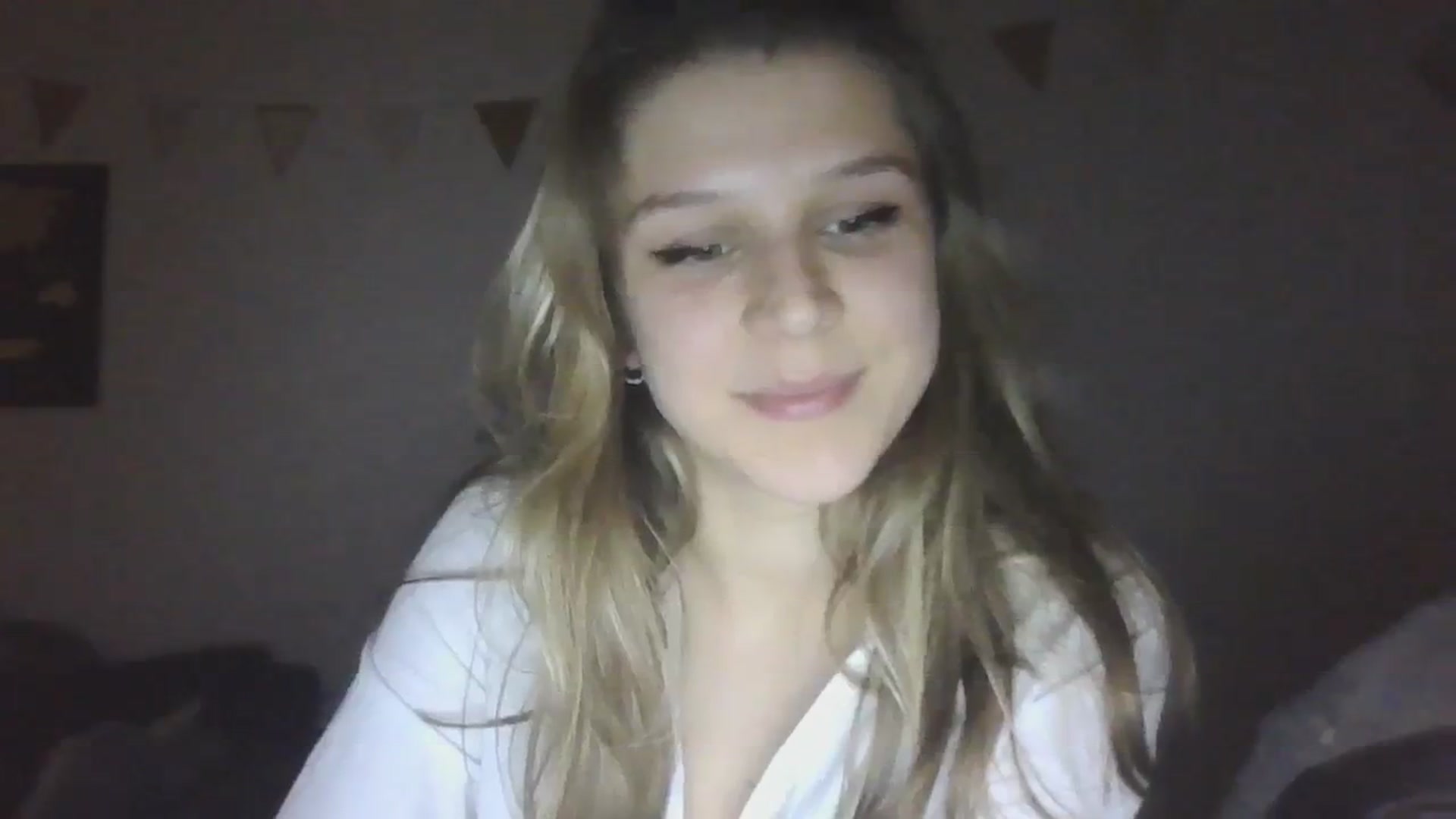 Gallery image thumbnail from Hot_kitty19's myfreecams stream on, 01/08/2024, 02:00 image 14 of 20