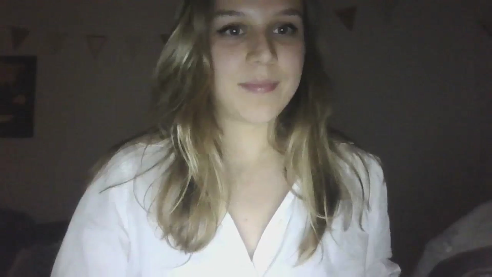 Gallery image thumbnail from Hot_kitty19's myfreecams stream on, 01/08/2024, 02:00 image 15 of 20