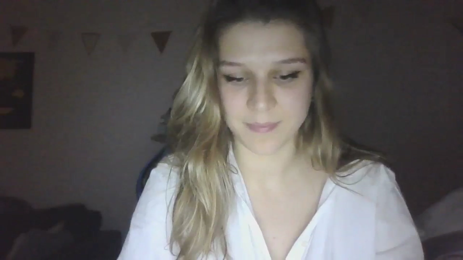 Gallery image thumbnail from Hot_kitty19's myfreecams stream on, 01/08/2024, 02:00 image 17 of 20
