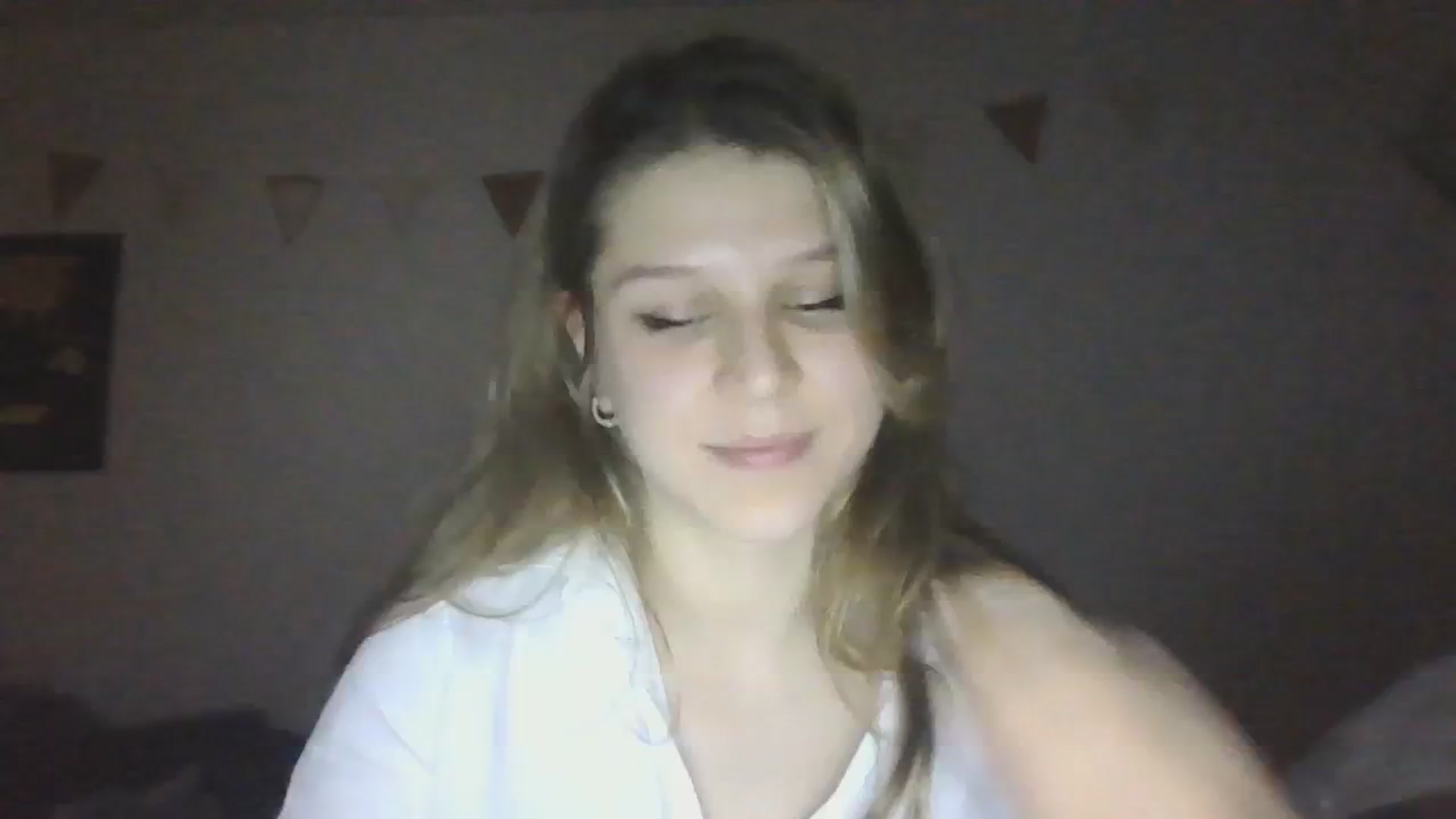 Gallery image thumbnail from Hot_kitty19's myfreecams stream on, 01/08/2024, 02:00 image 8 of 20