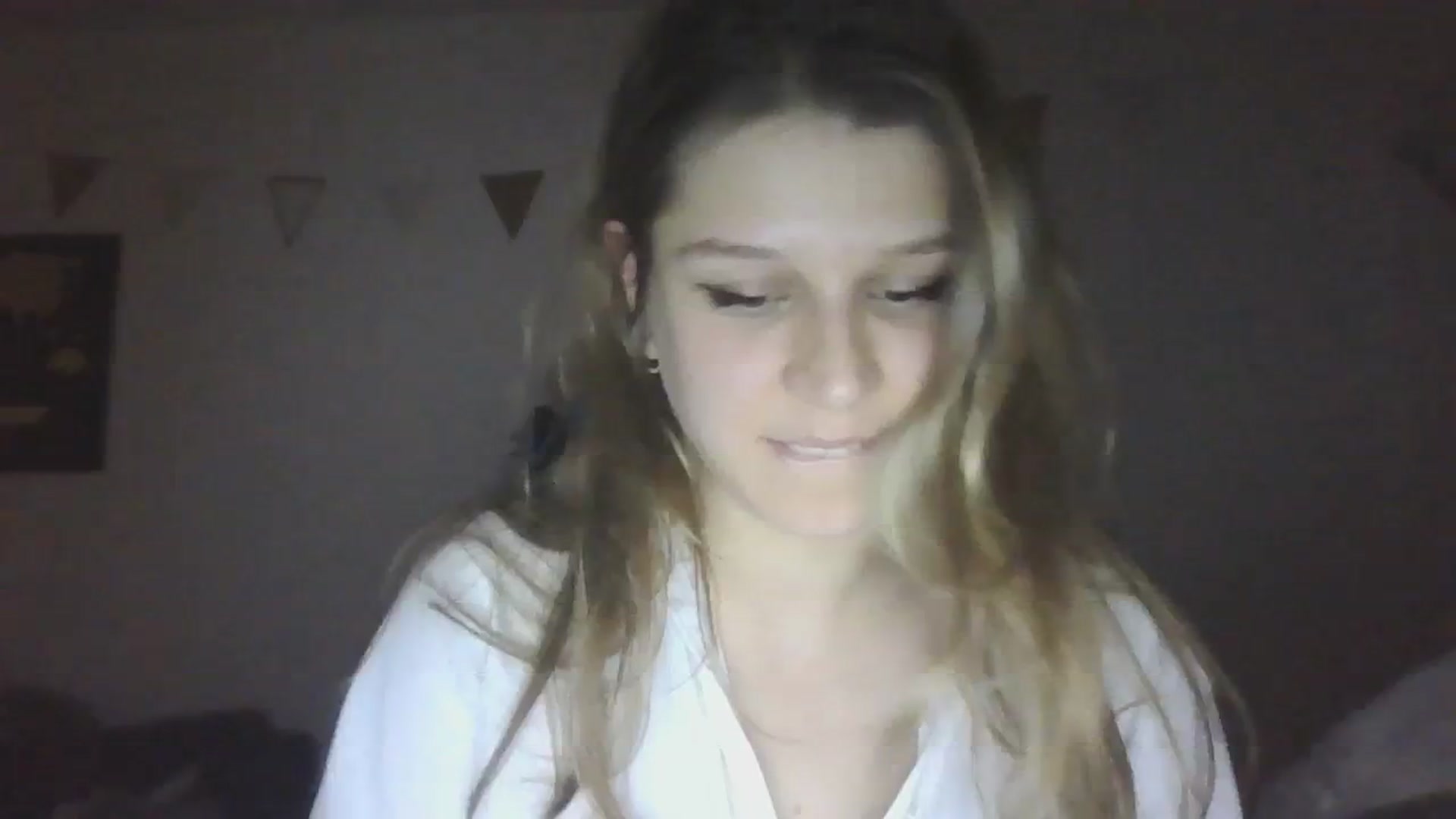 Gallery image thumbnail from Hot_kitty19's myfreecams stream on, 01/08/2024, 02:00 image 10 of 20