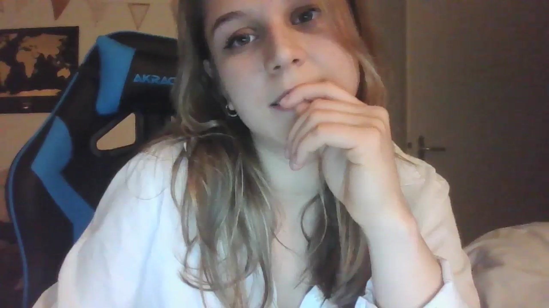Gallery image thumbnail from Hot_kitty19's myfreecams stream on, 01/29/2024, 18:00 image 6 of 20