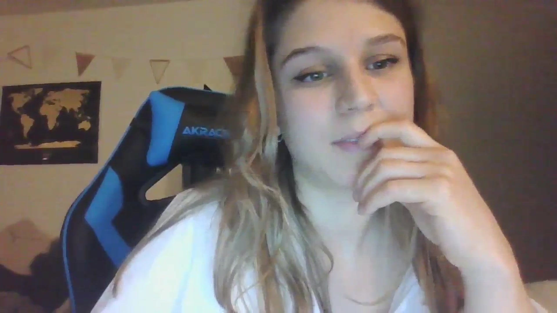Gallery image thumbnail from Hot_kitty19's myfreecams stream on, 01/29/2024, 18:00 image 16 of 20