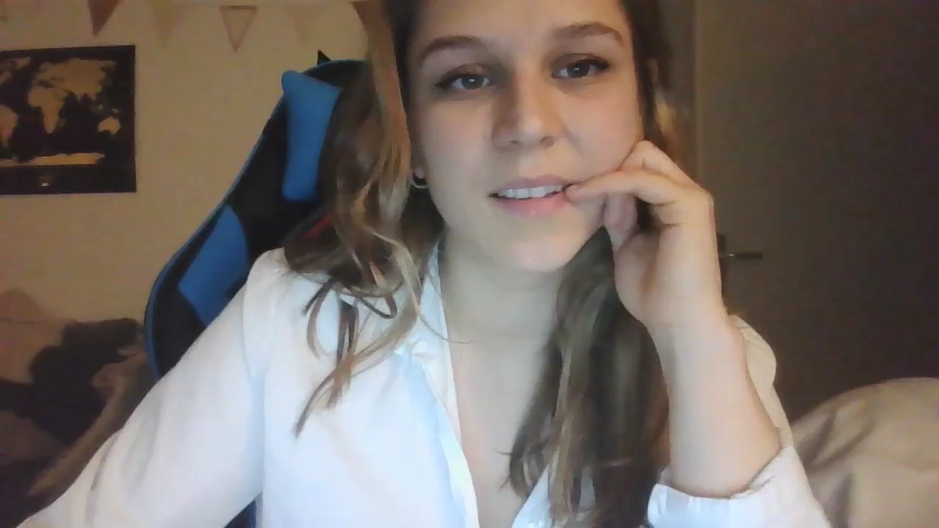 Gallery image thumbnail from Hot_kitty19's myfreecams stream on, 01/29/2024, 18:00 image 1 of 20